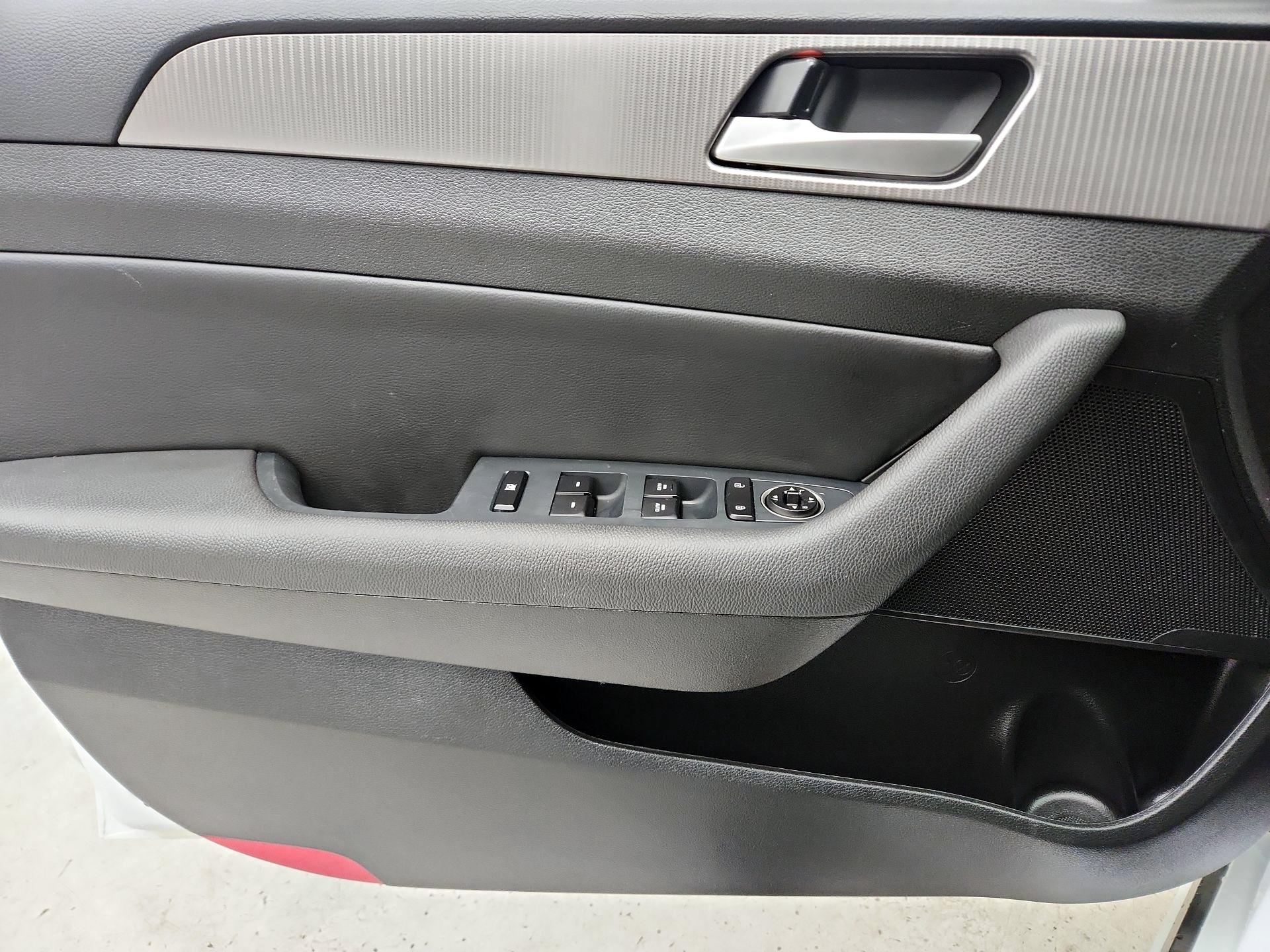 Thumbnail: 2019 Hyundai Sonata - 12