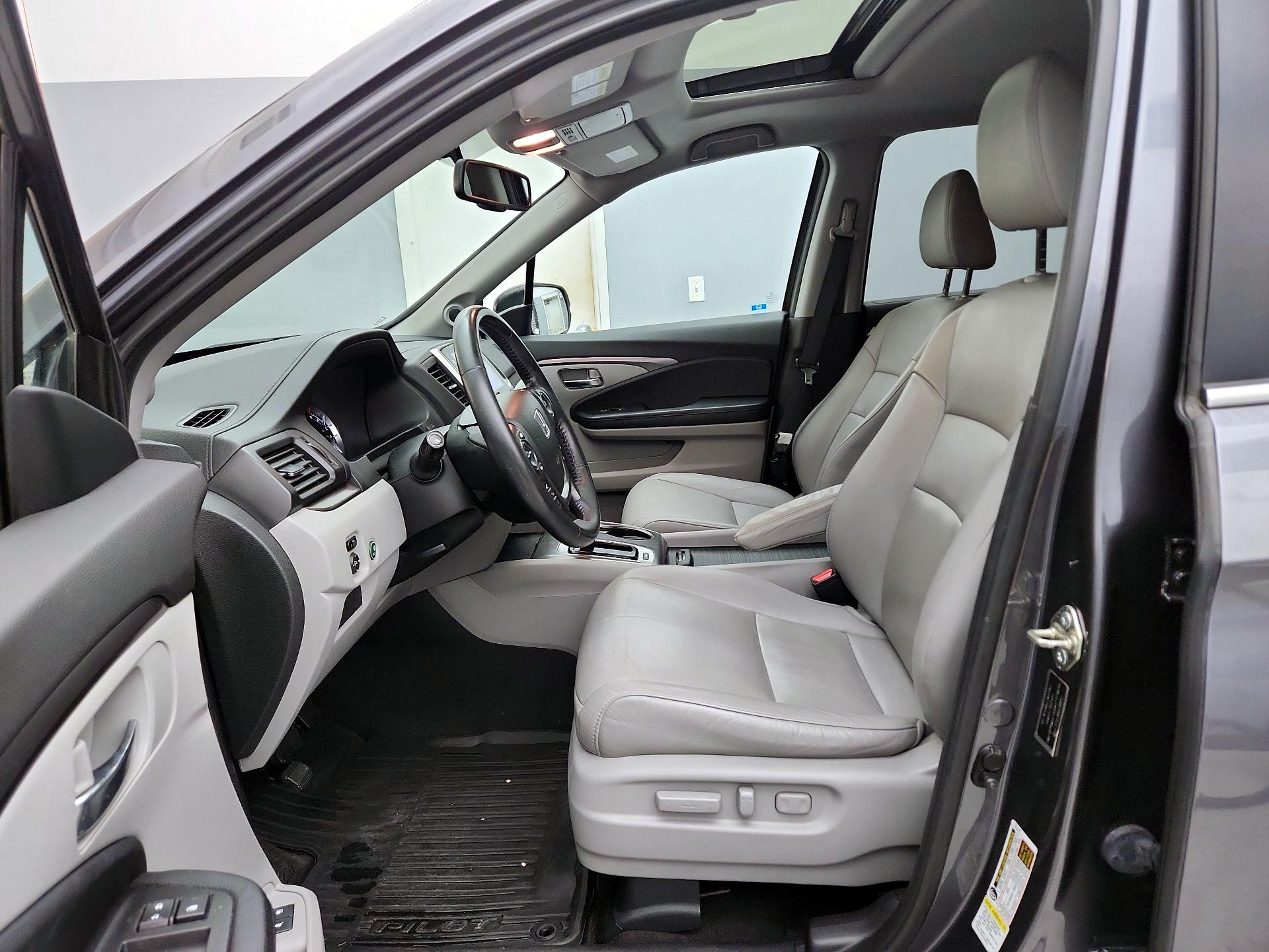 Thumbnail: 2016 Honda Pilot - 11