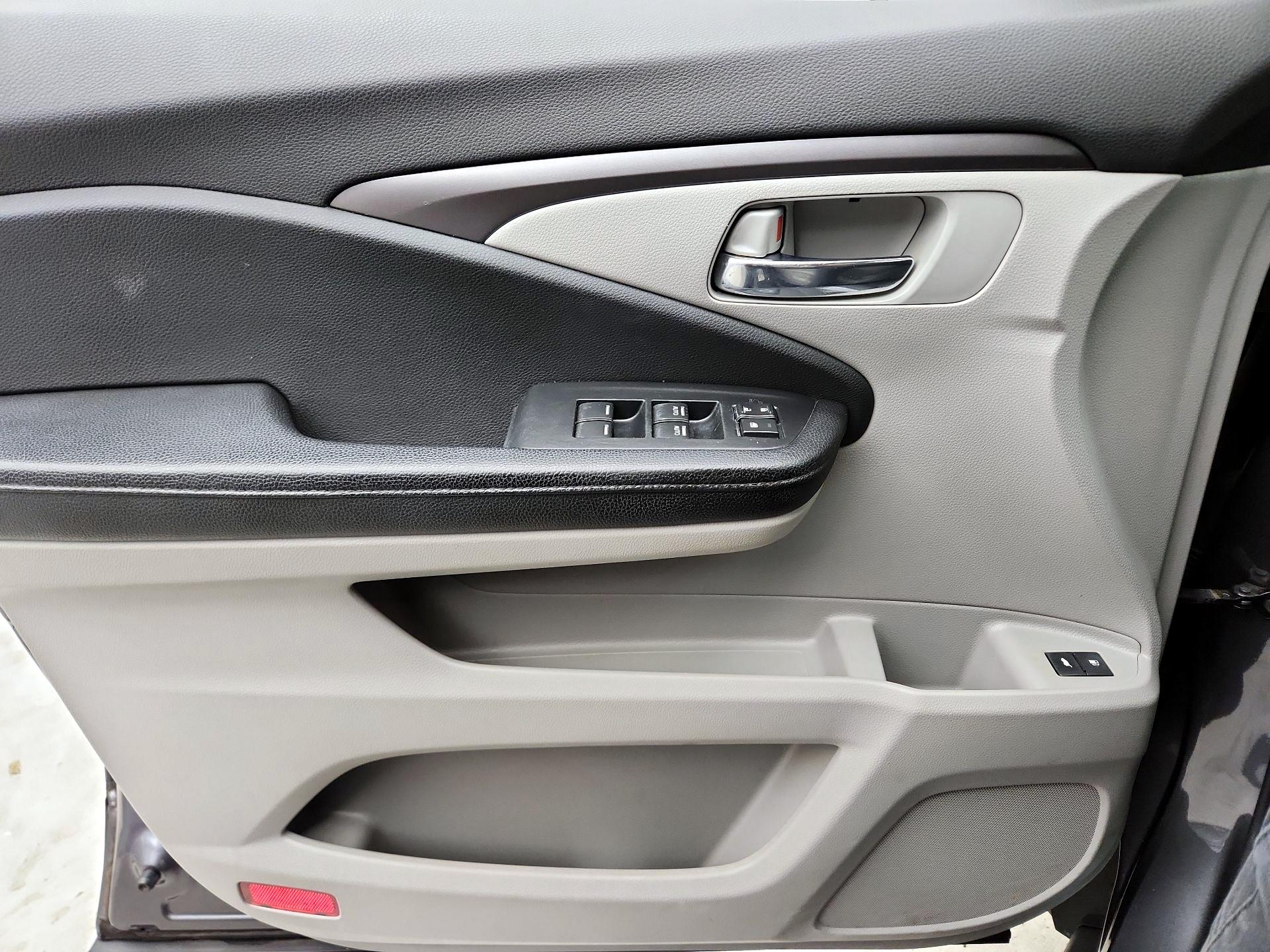 Thumbnail: 2016 Honda Pilot - 12