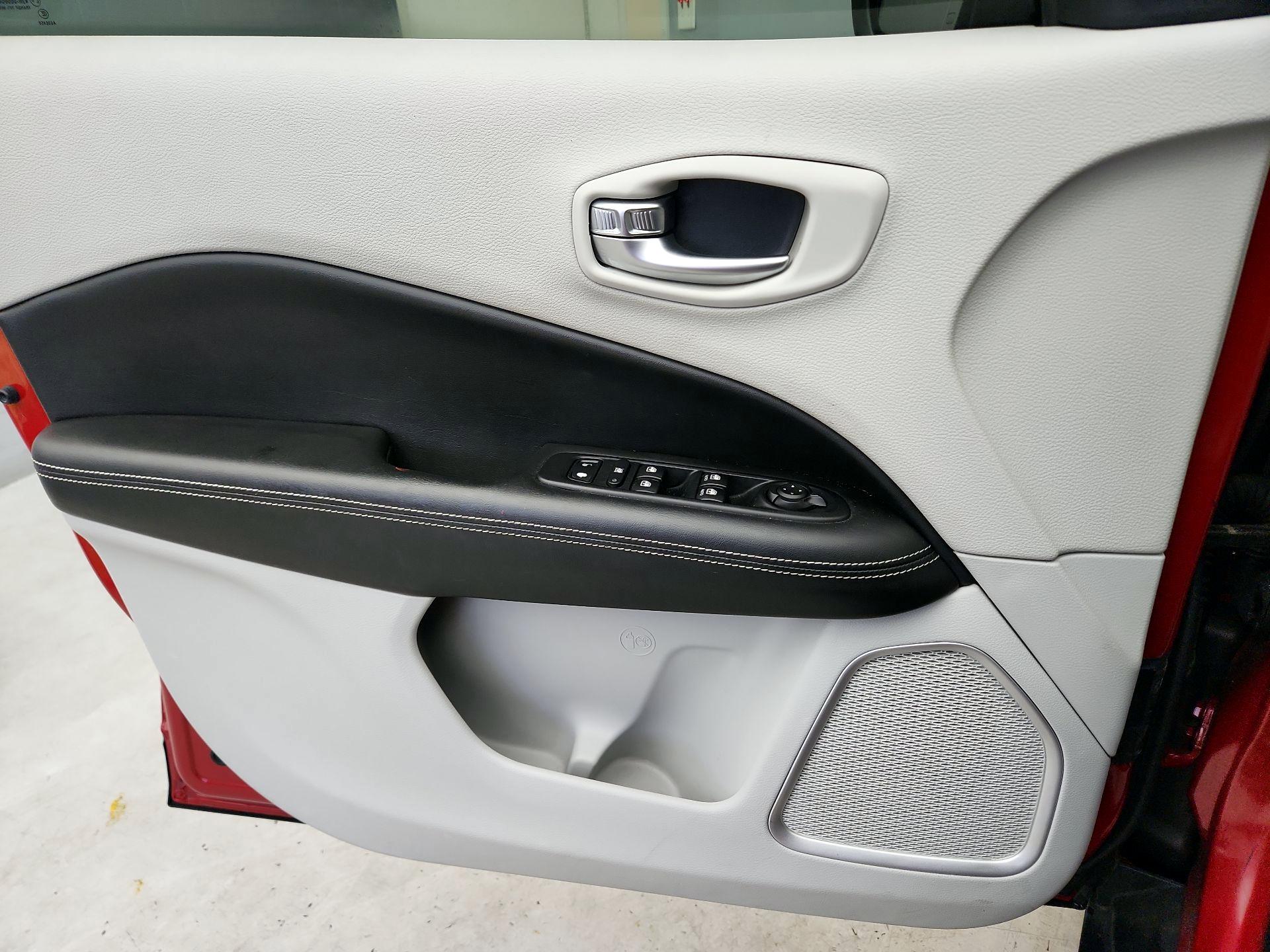 Thumbnail: 2019 Jeep Compass - 12