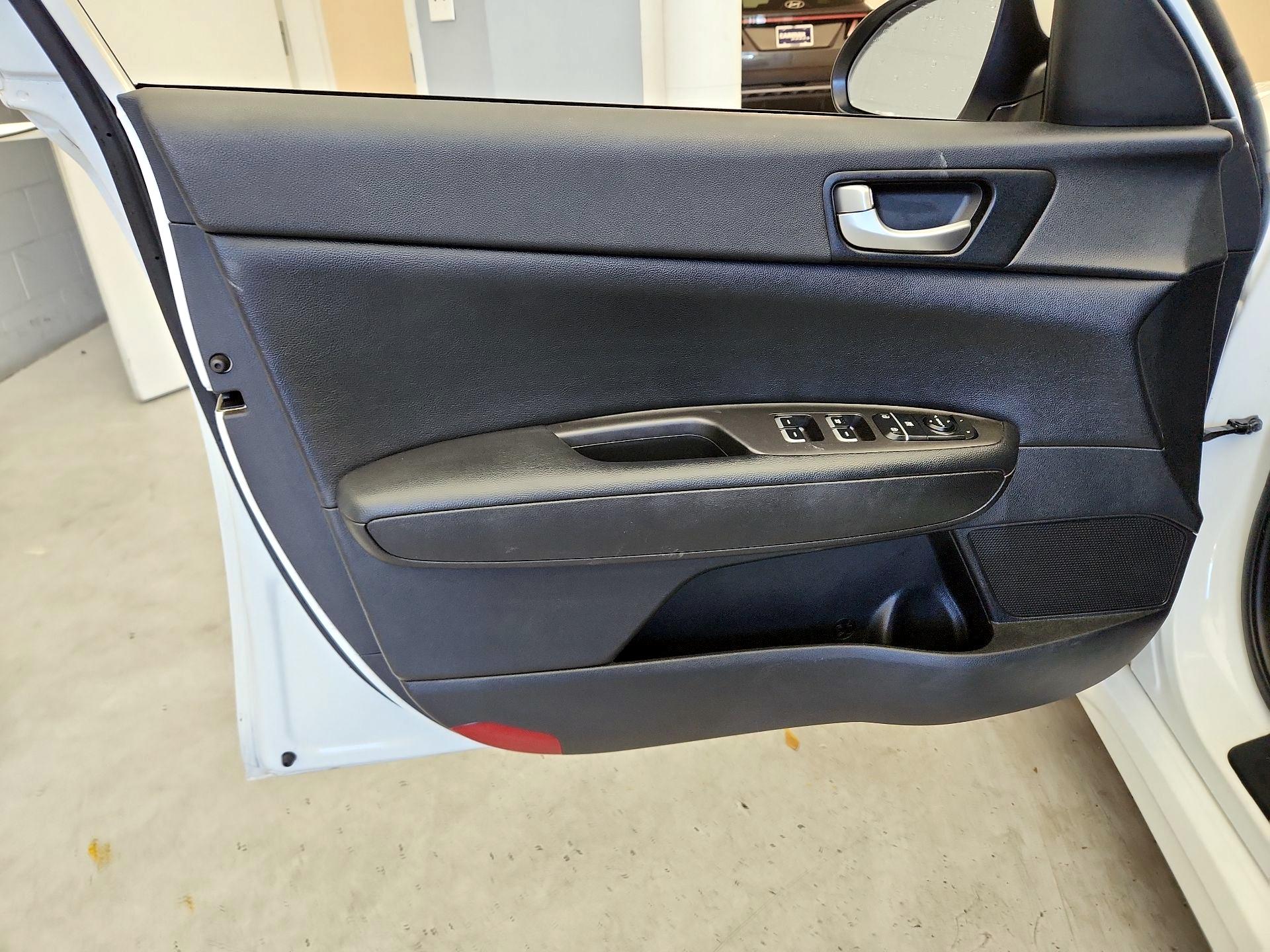 Thumbnail: 2016 Kia Optima - 12