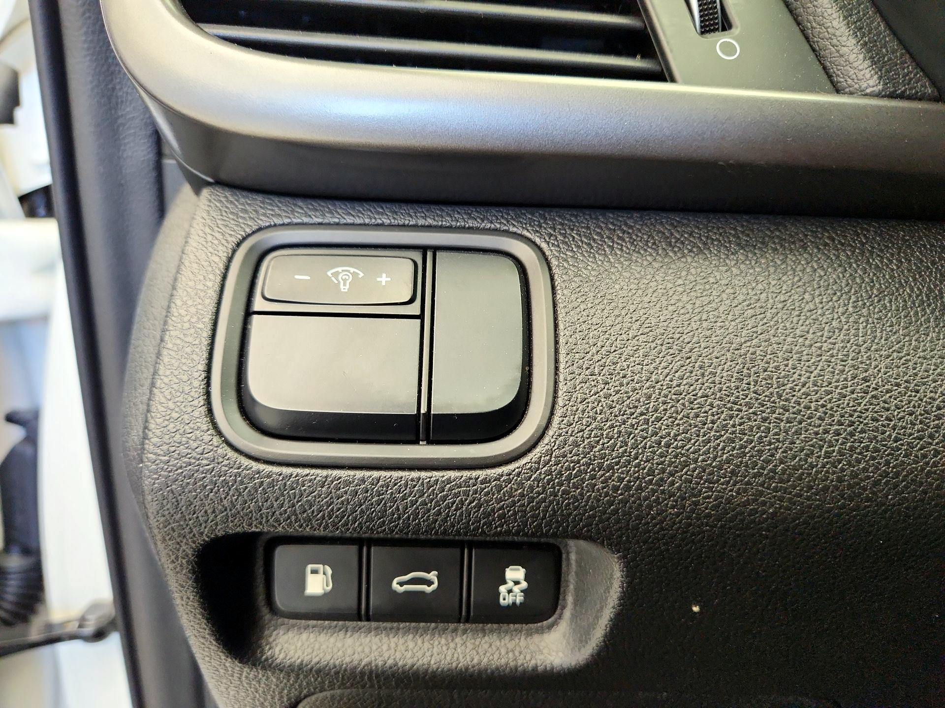 Thumbnail: 2016 Kia Optima - 13