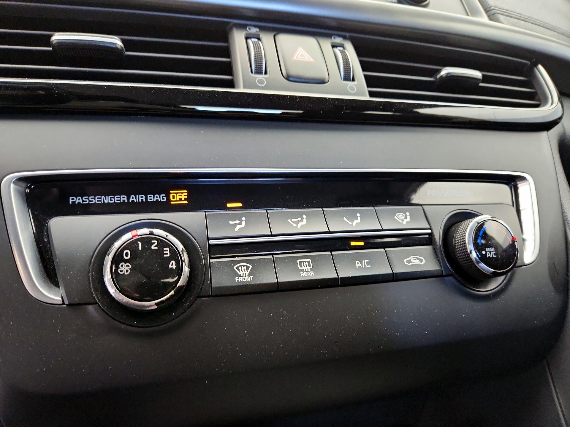 Thumbnail: 2016 Kia Optima - 16