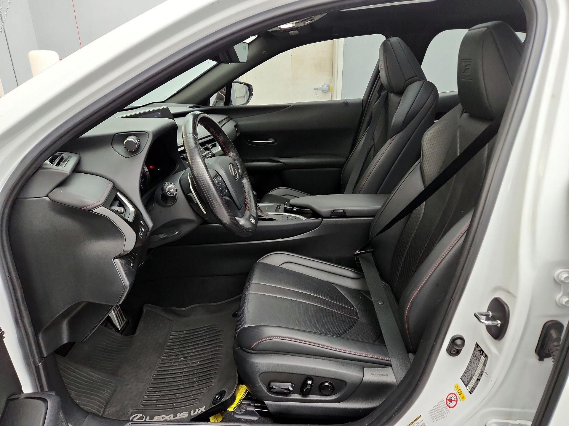 Thumbnail: 2019 Lexus UX - 11