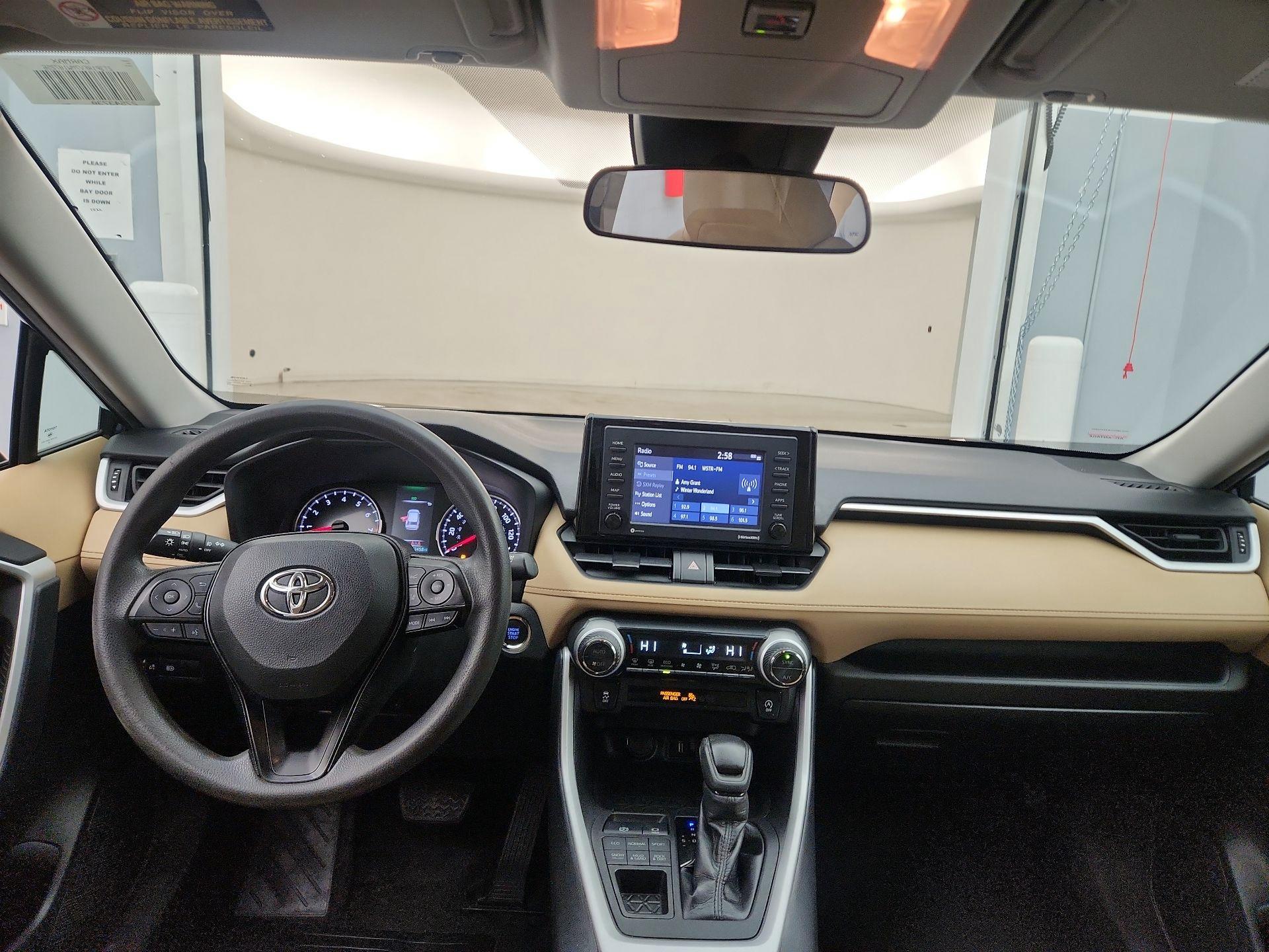 Thumbnail: 2021 Toyota RAV4 - 9