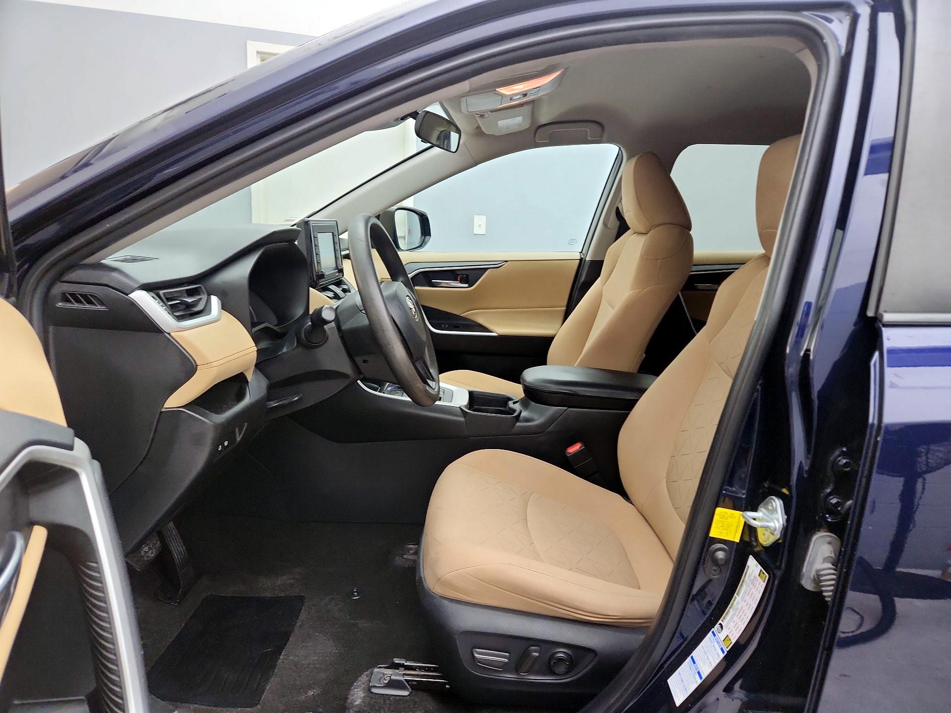 Thumbnail: 2021 Toyota RAV4 - 11