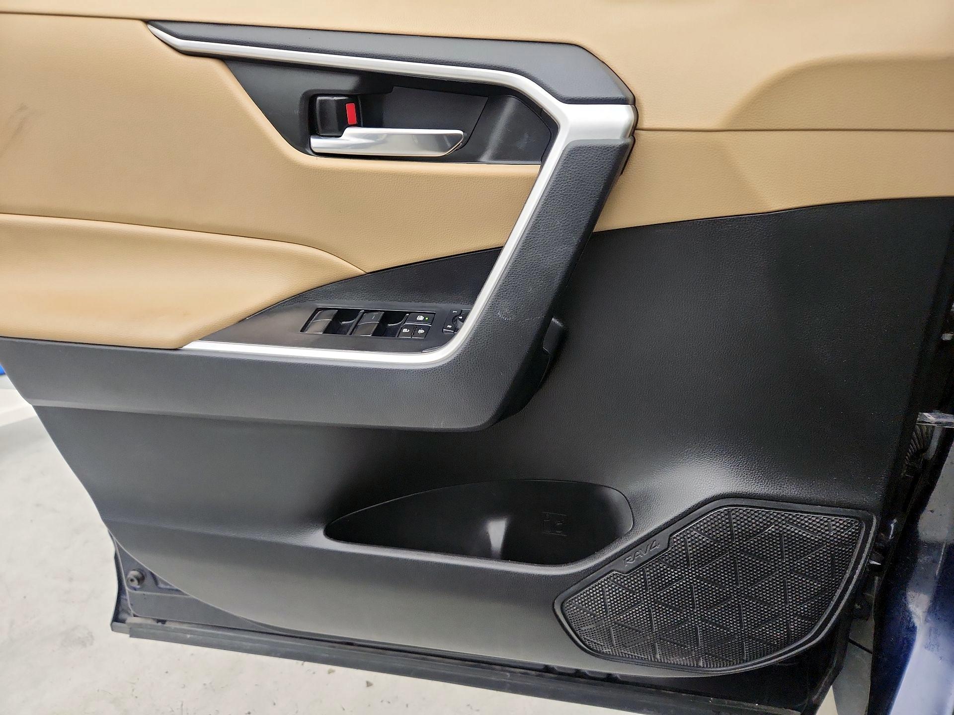 Thumbnail: 2021 Toyota RAV4 - 12