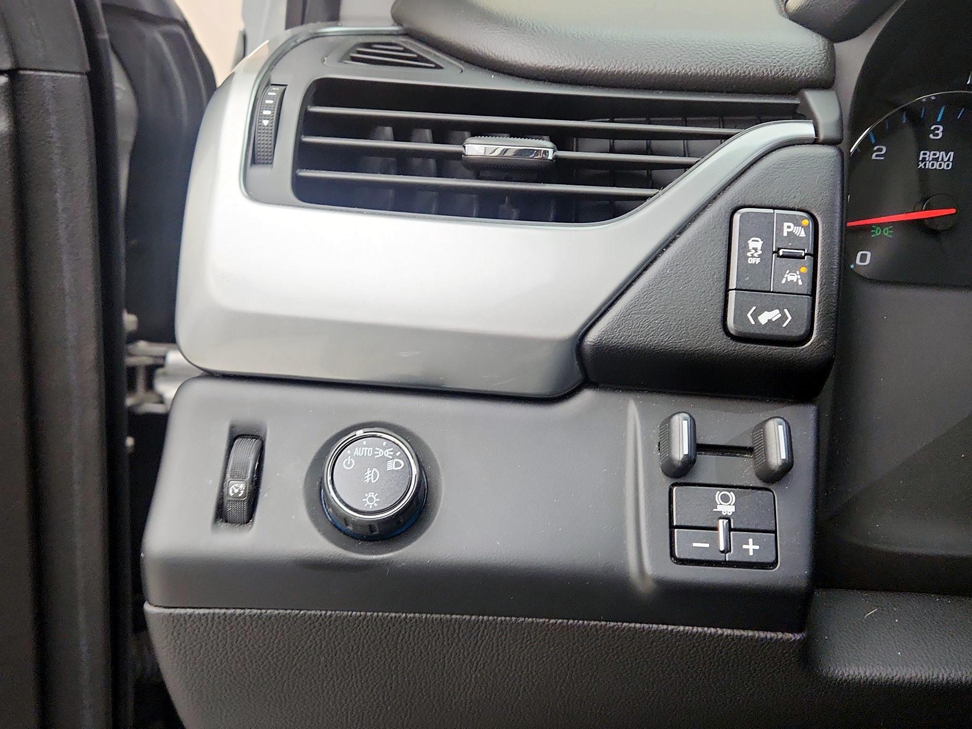 Thumbnail: 2018 Chevrolet Tahoe - 13