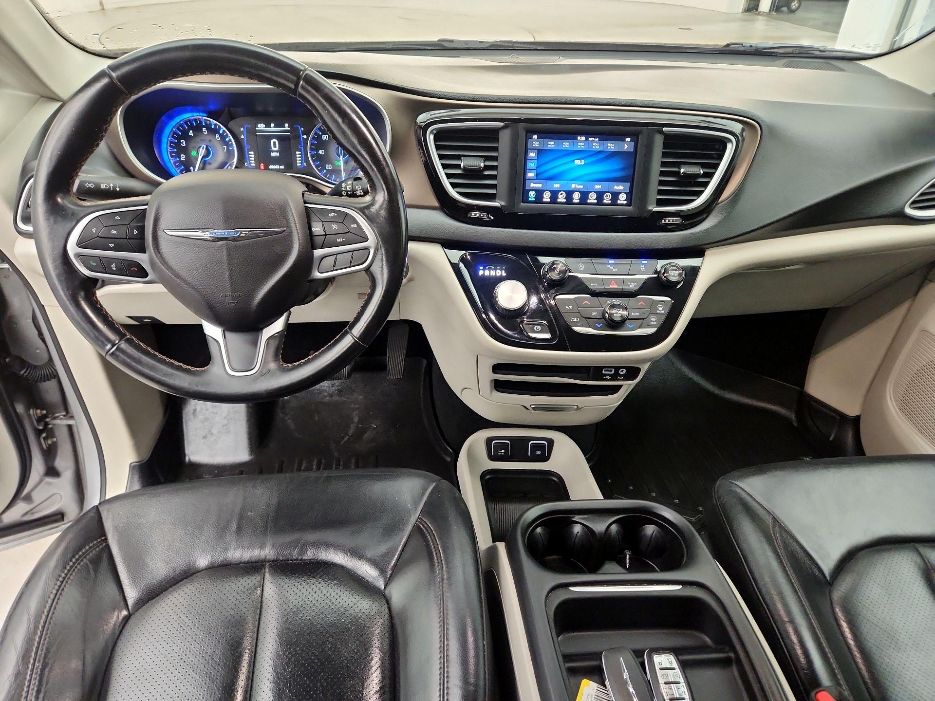 Thumbnail: 2018 Chrysler Pacifica - 9