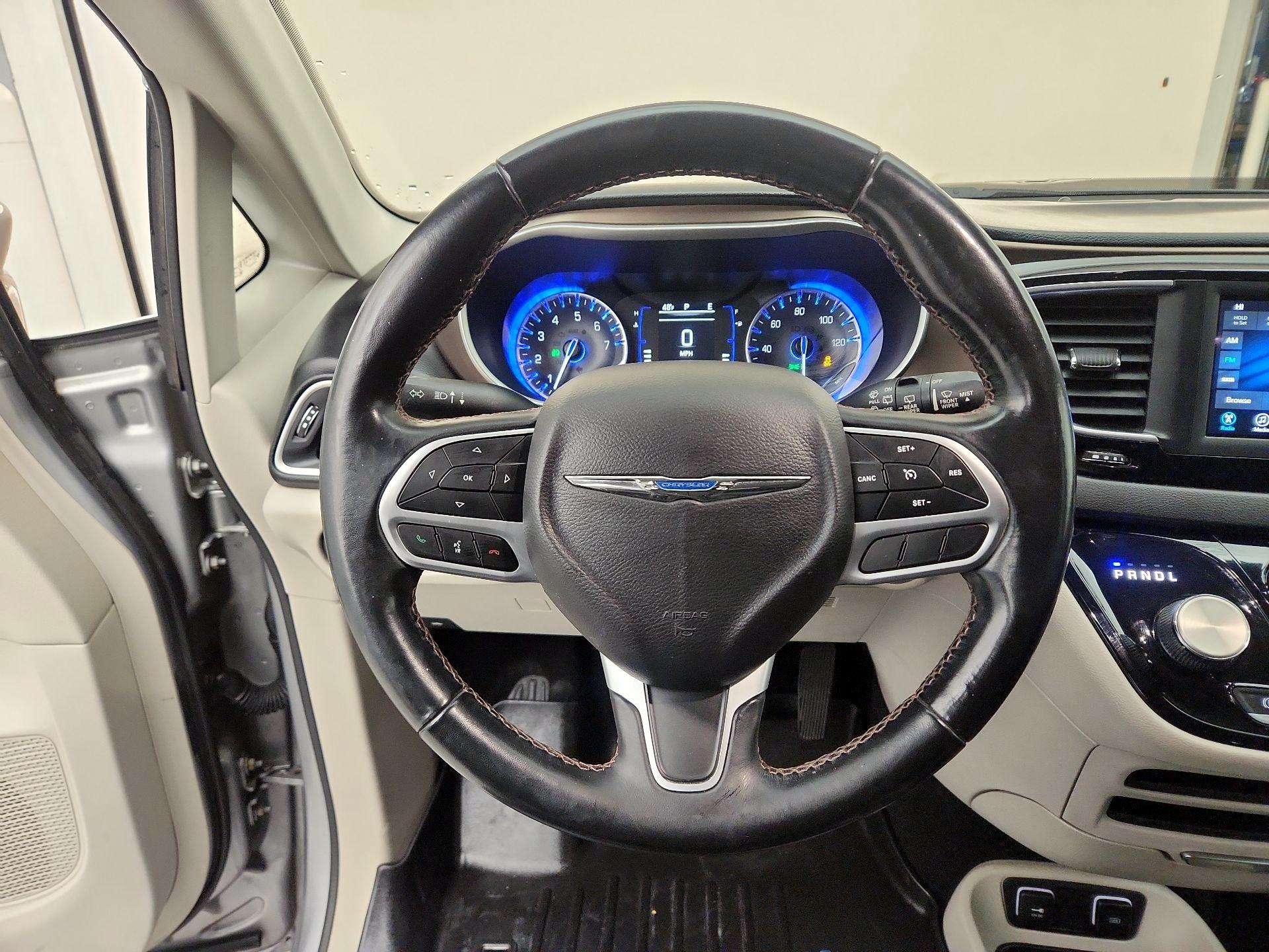 Thumbnail: 2018 Chrysler Pacifica - 10