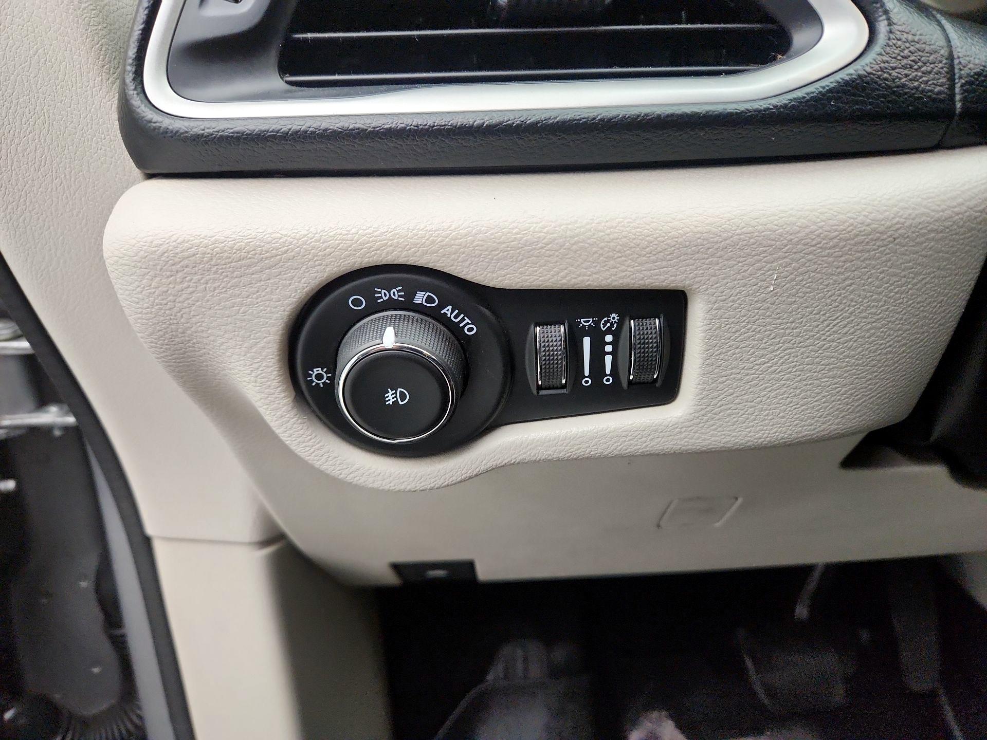 Thumbnail: 2018 Chrysler Pacifica - 13