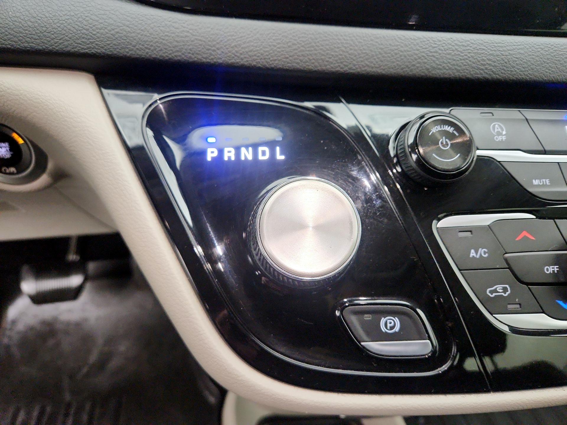 Thumbnail: 2018 Chrysler Pacifica - 17