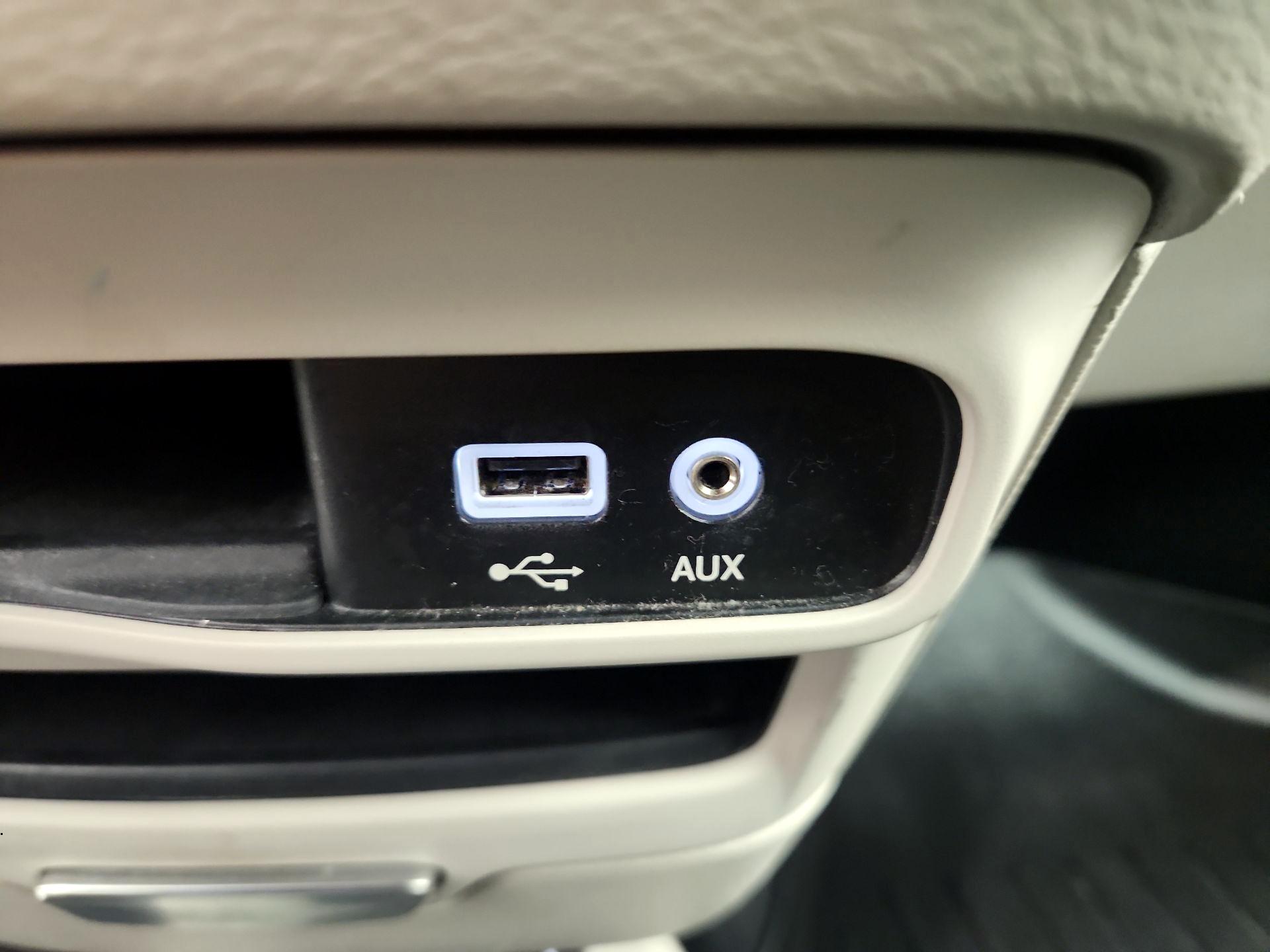 Thumbnail: 2018 Chrysler Pacifica - 18