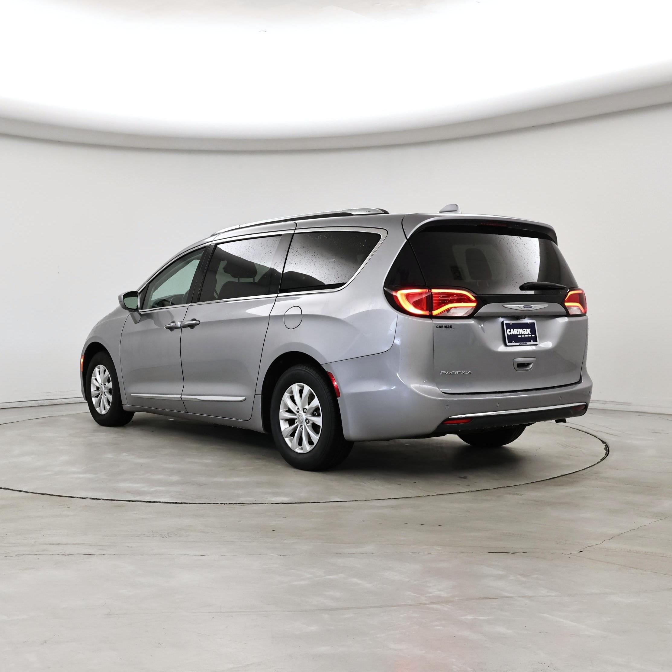 Thumbnail: 2018 Chrysler Pacifica - 2