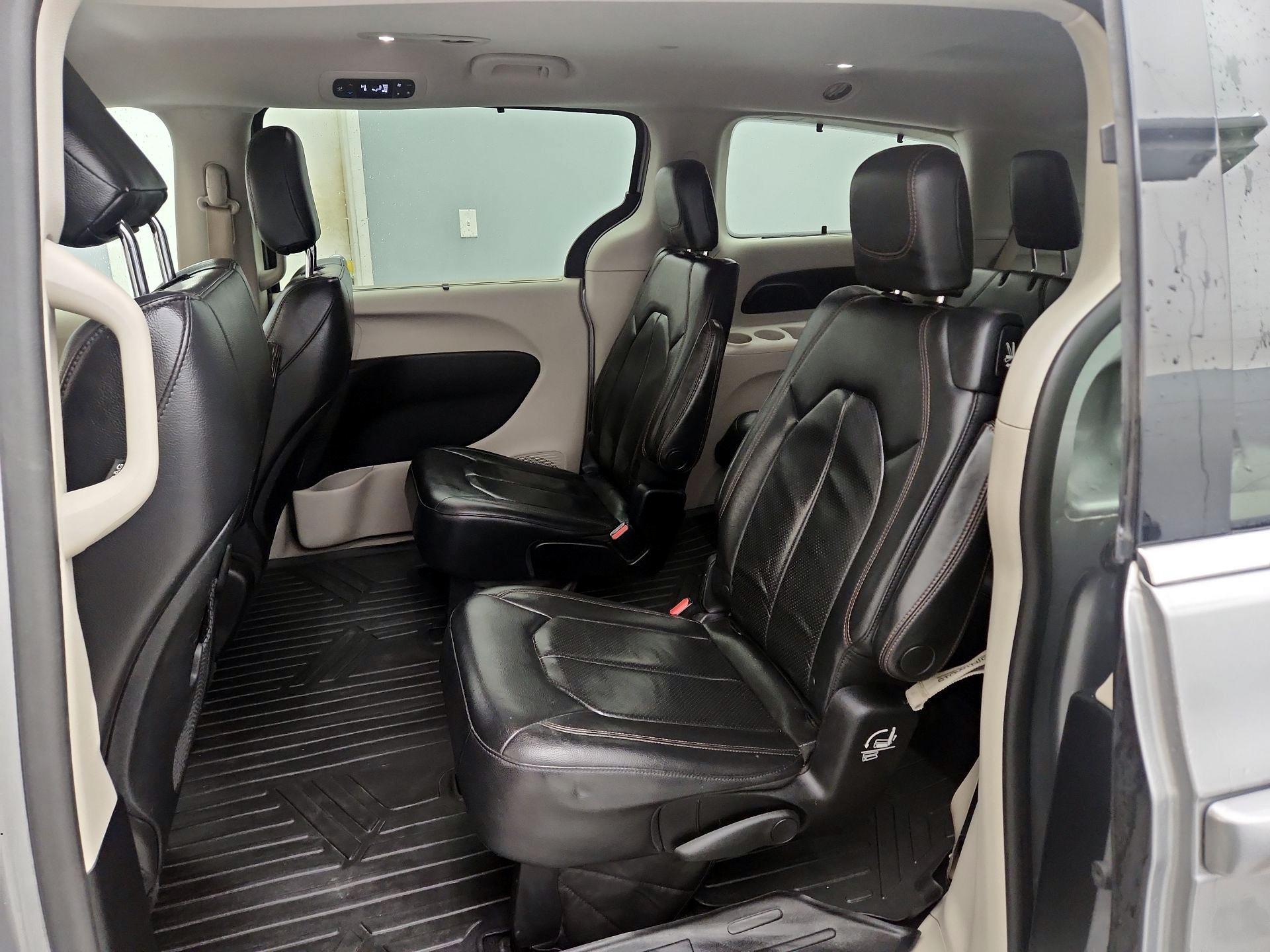 Thumbnail: 2018 Chrysler Pacifica - 19