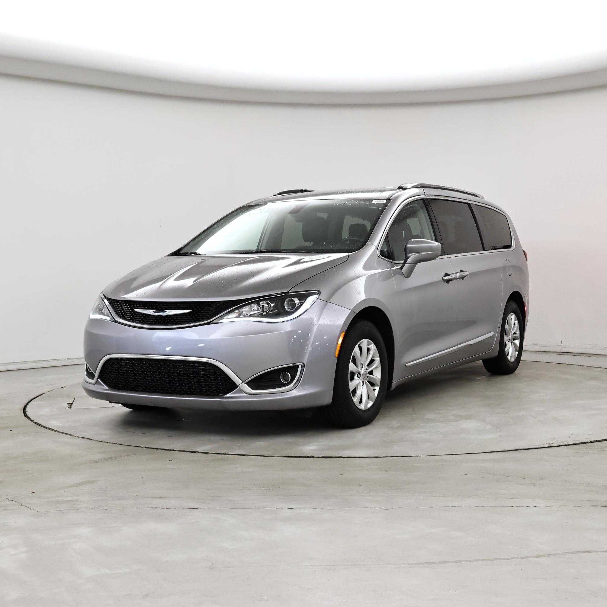 Thumbnail: 2018 Chrysler Pacifica - 4