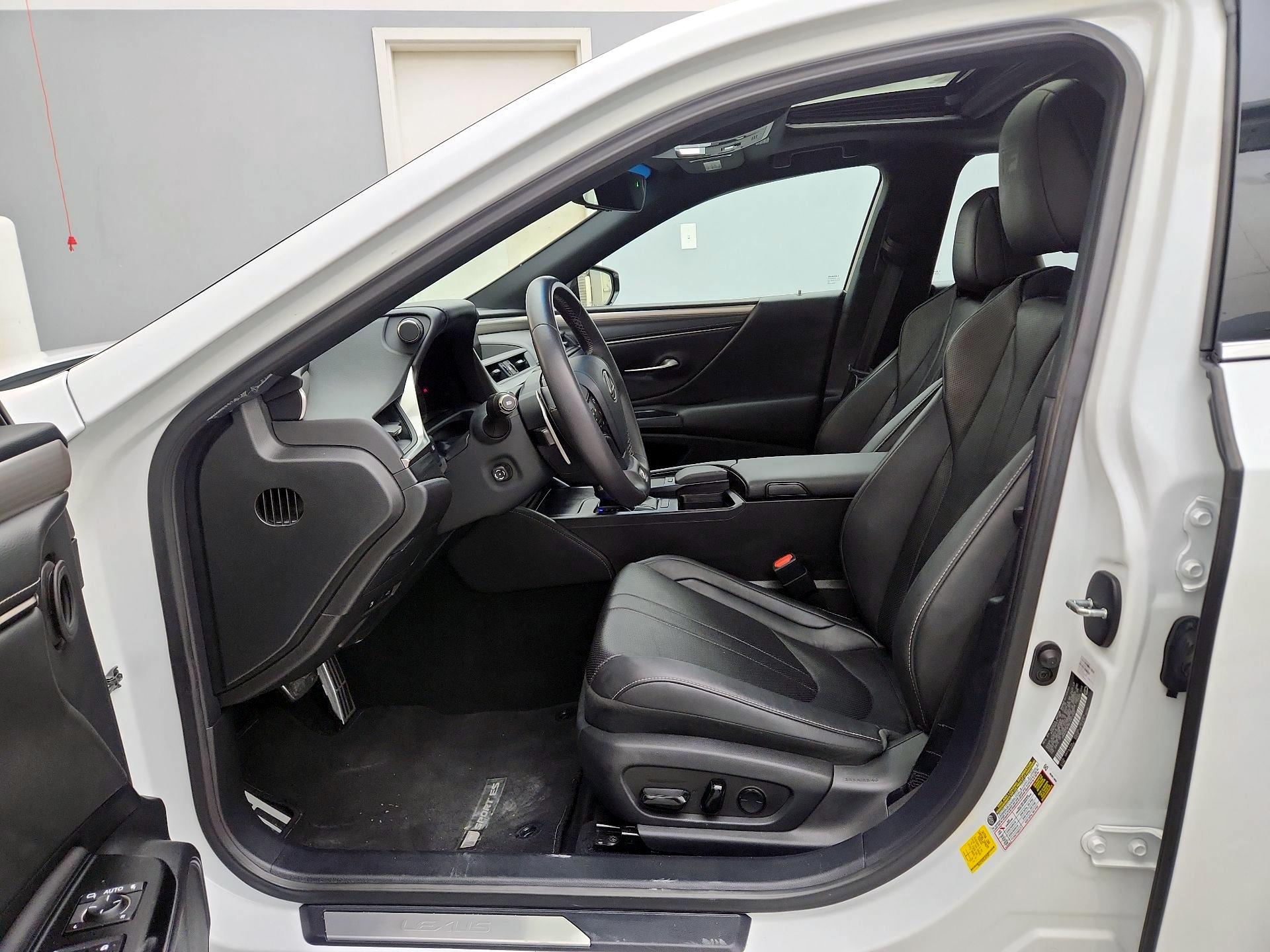 Thumbnail: 2020 Lexus ES - 11