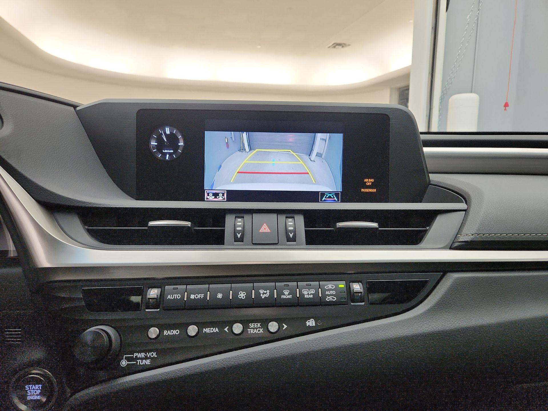 Thumbnail: 2020 Lexus ES - 14