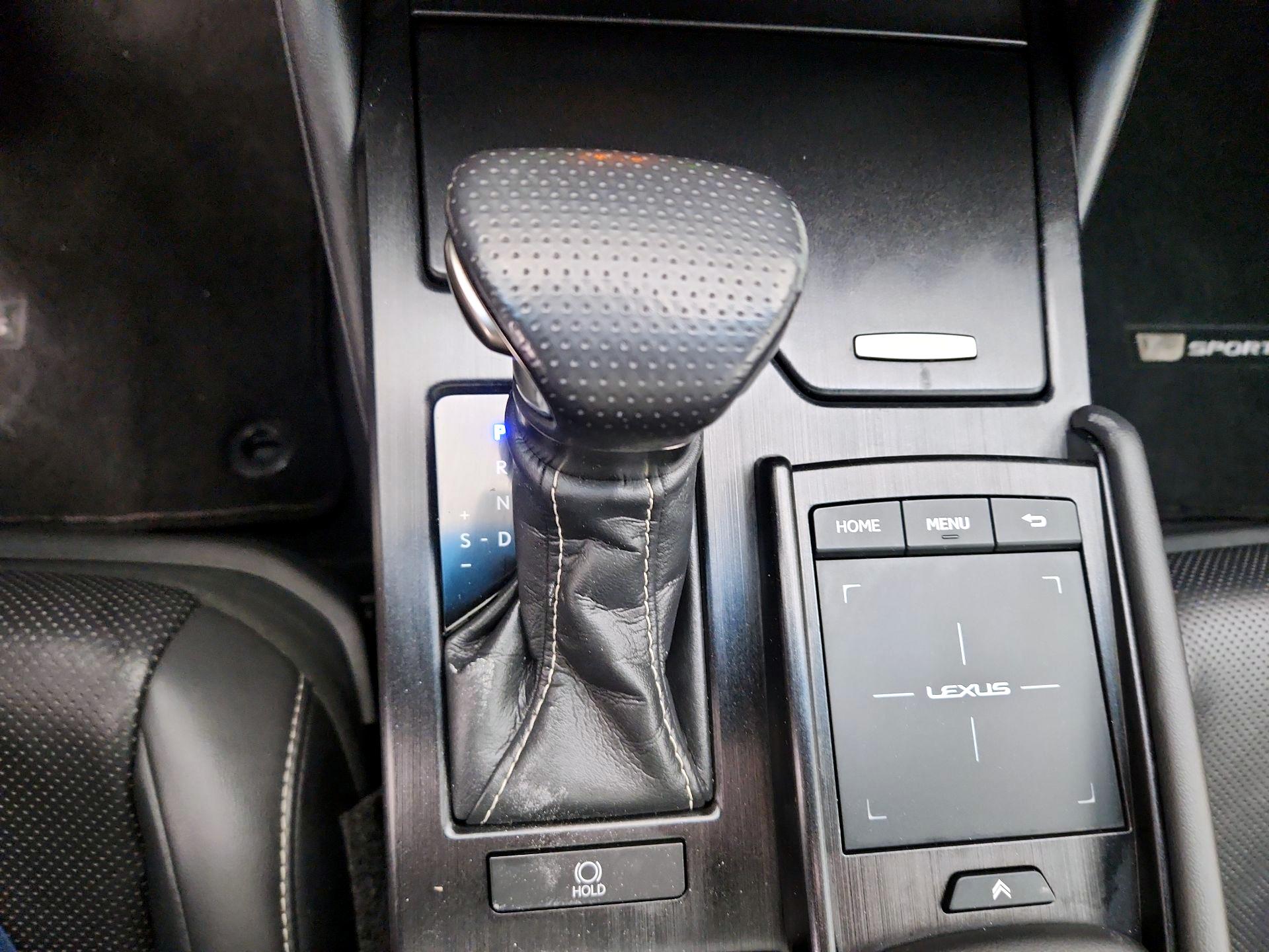 Thumbnail: 2020 Lexus ES - 17