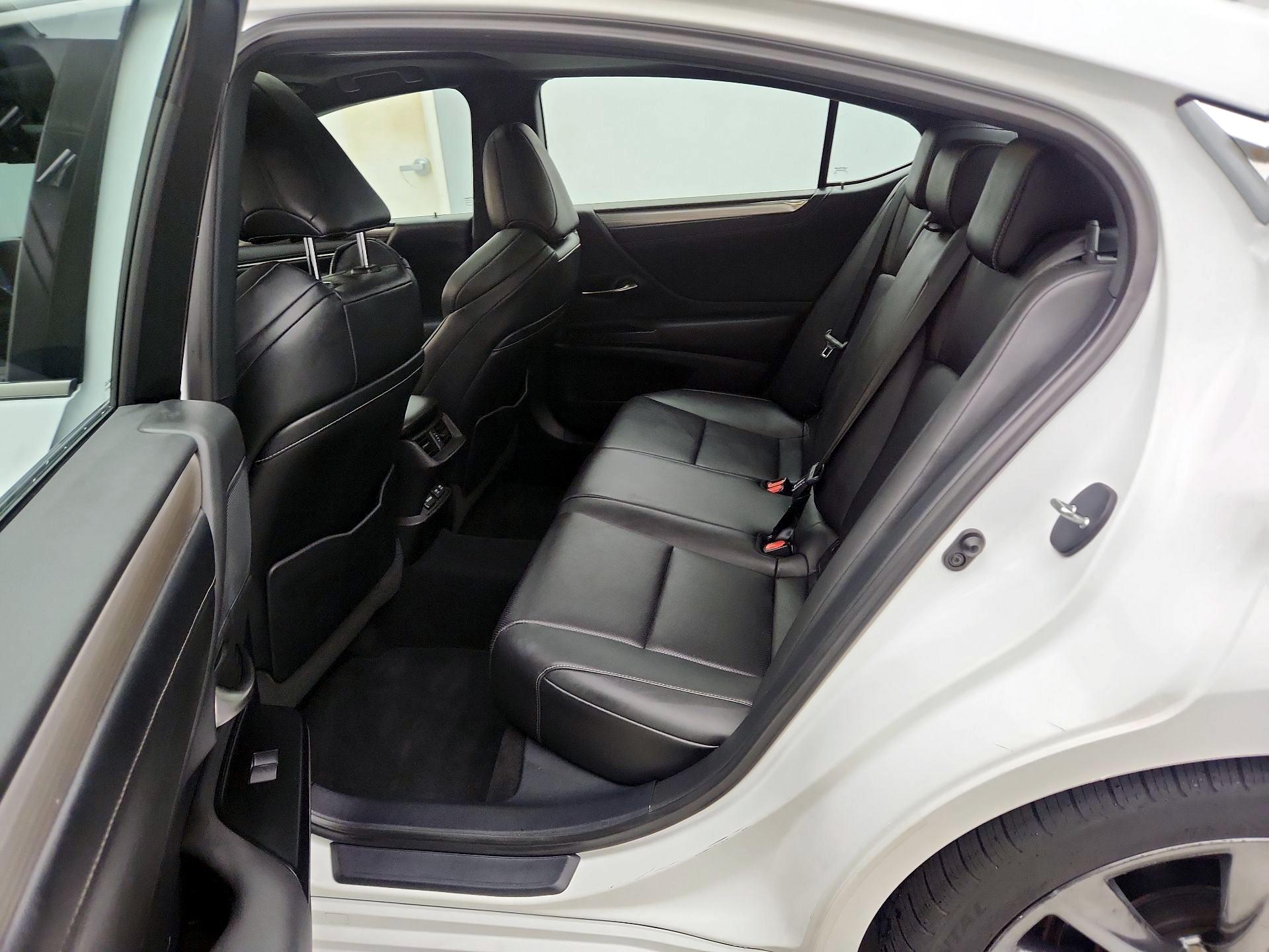 Thumbnail: 2020 Lexus ES - 20