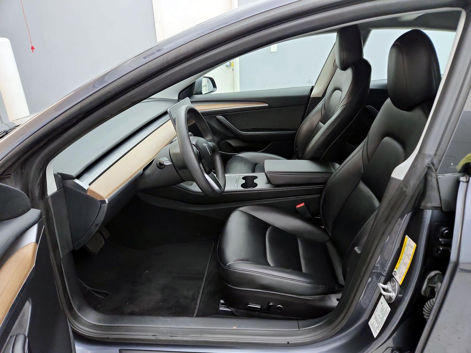 Thumbnail: 2023 Tesla Model 3 - 11