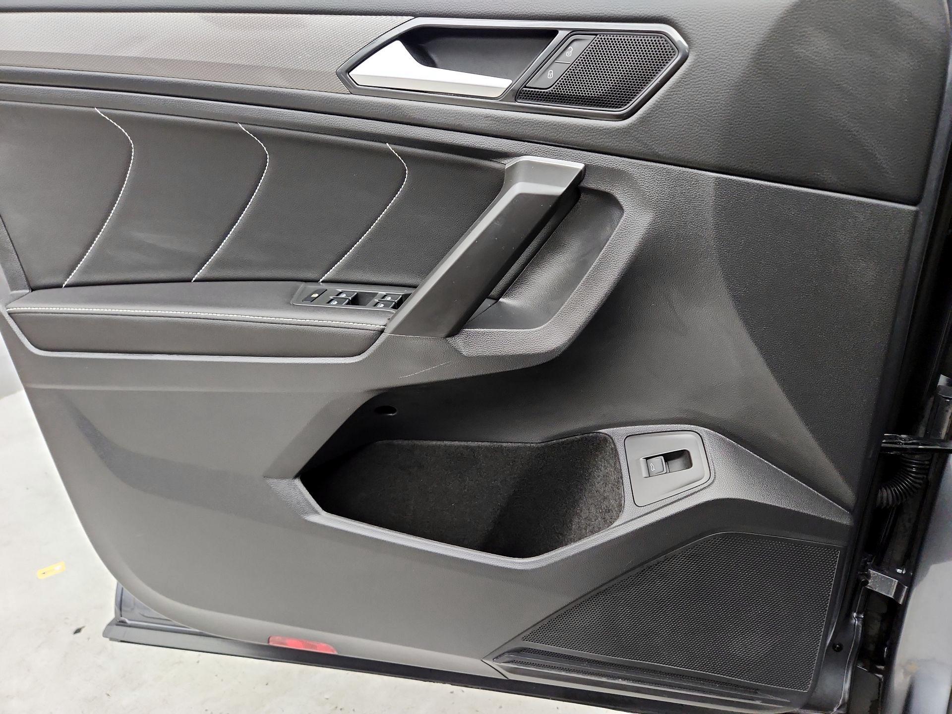 Thumbnail: 2024 Volkswagen Tiguan - 12