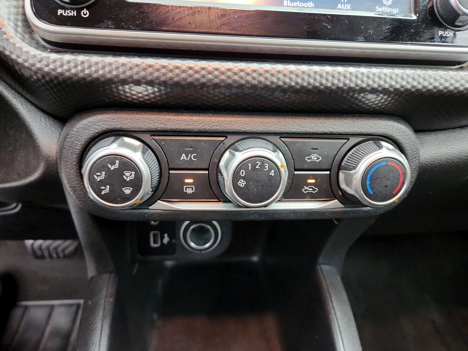 Thumbnail: 2020 Nissan Kicks - 16