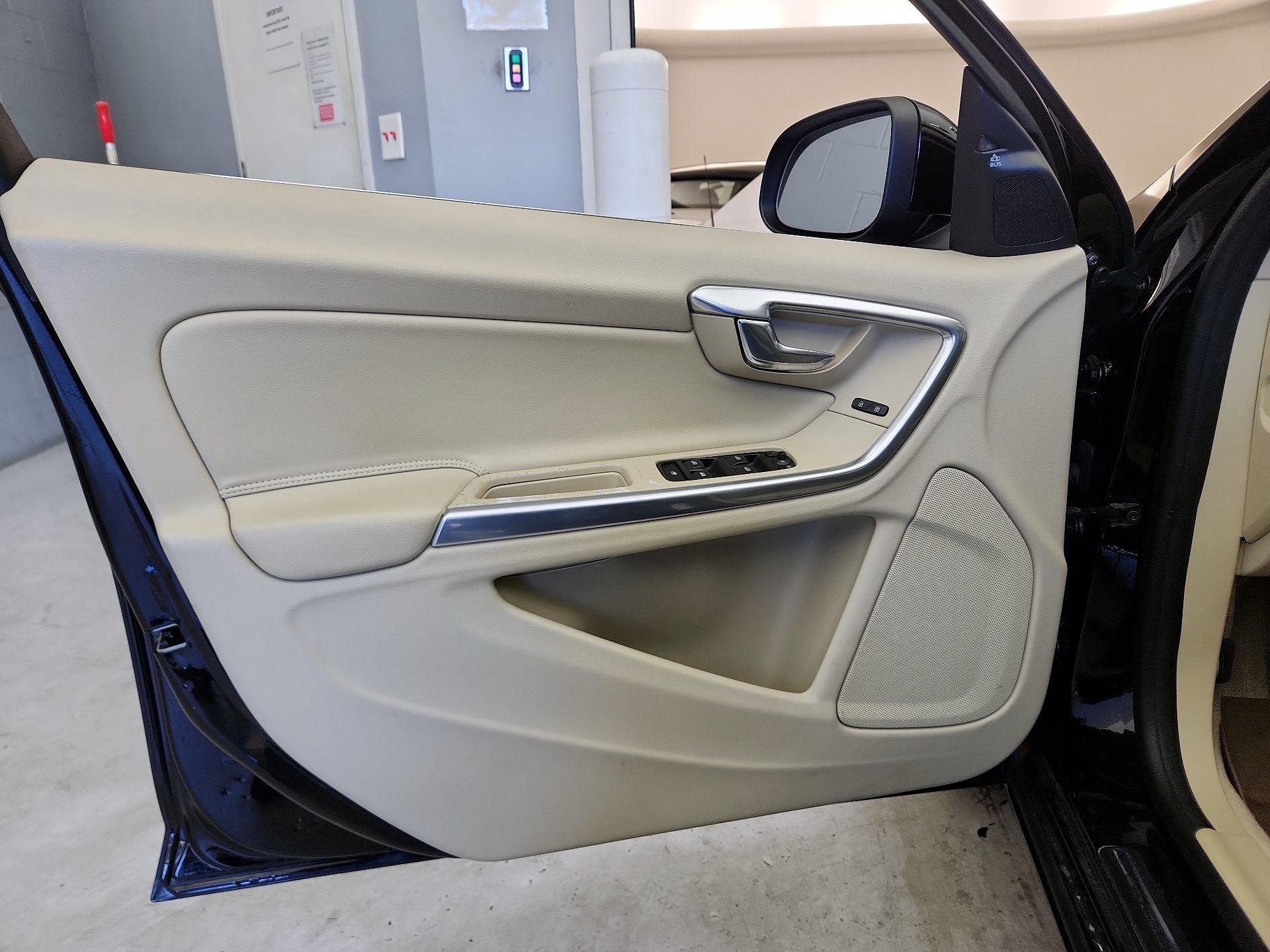 Thumbnail: 2015 Volvo S60 - 12