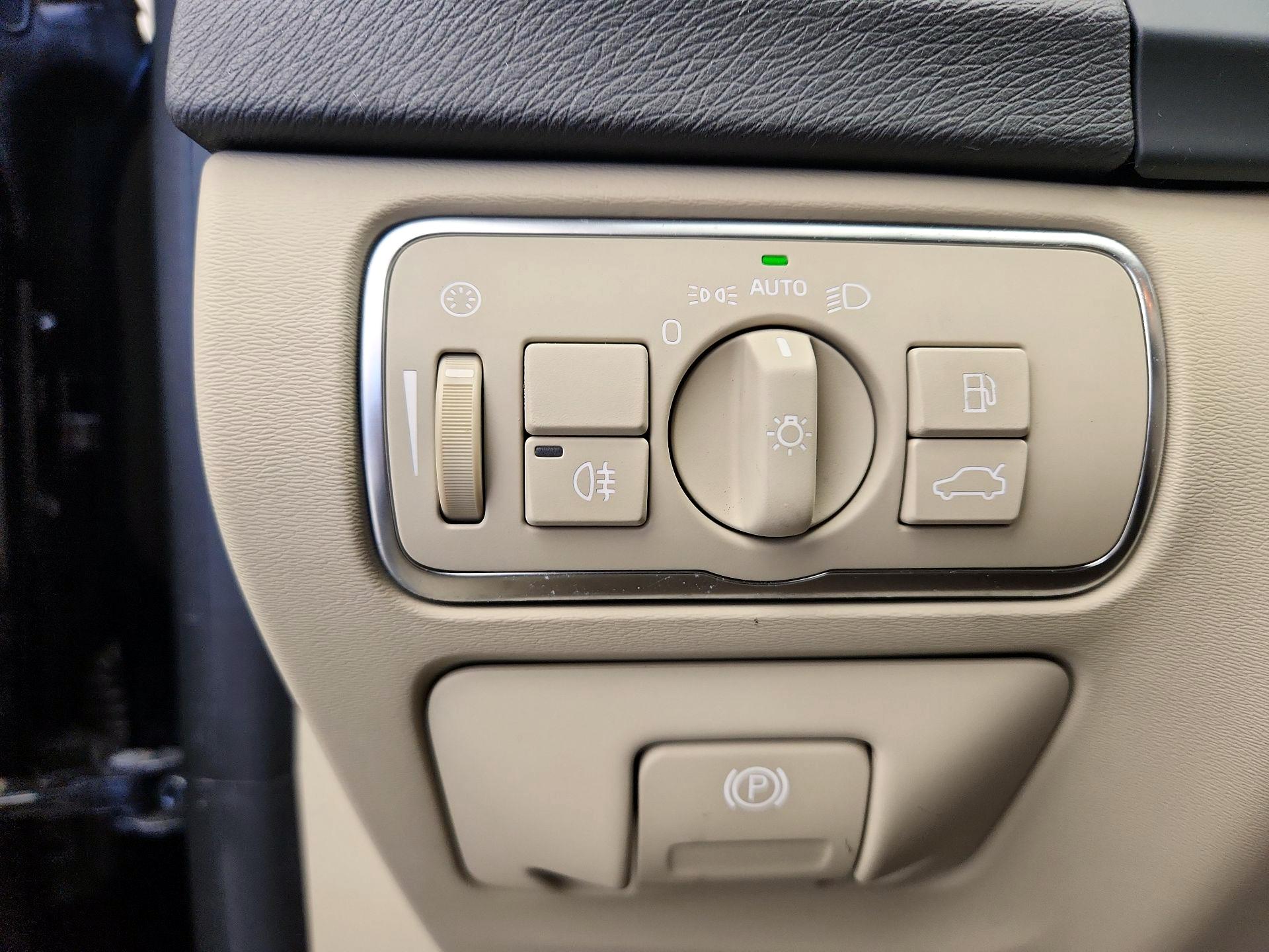 Thumbnail: 2015 Volvo S60 - 13