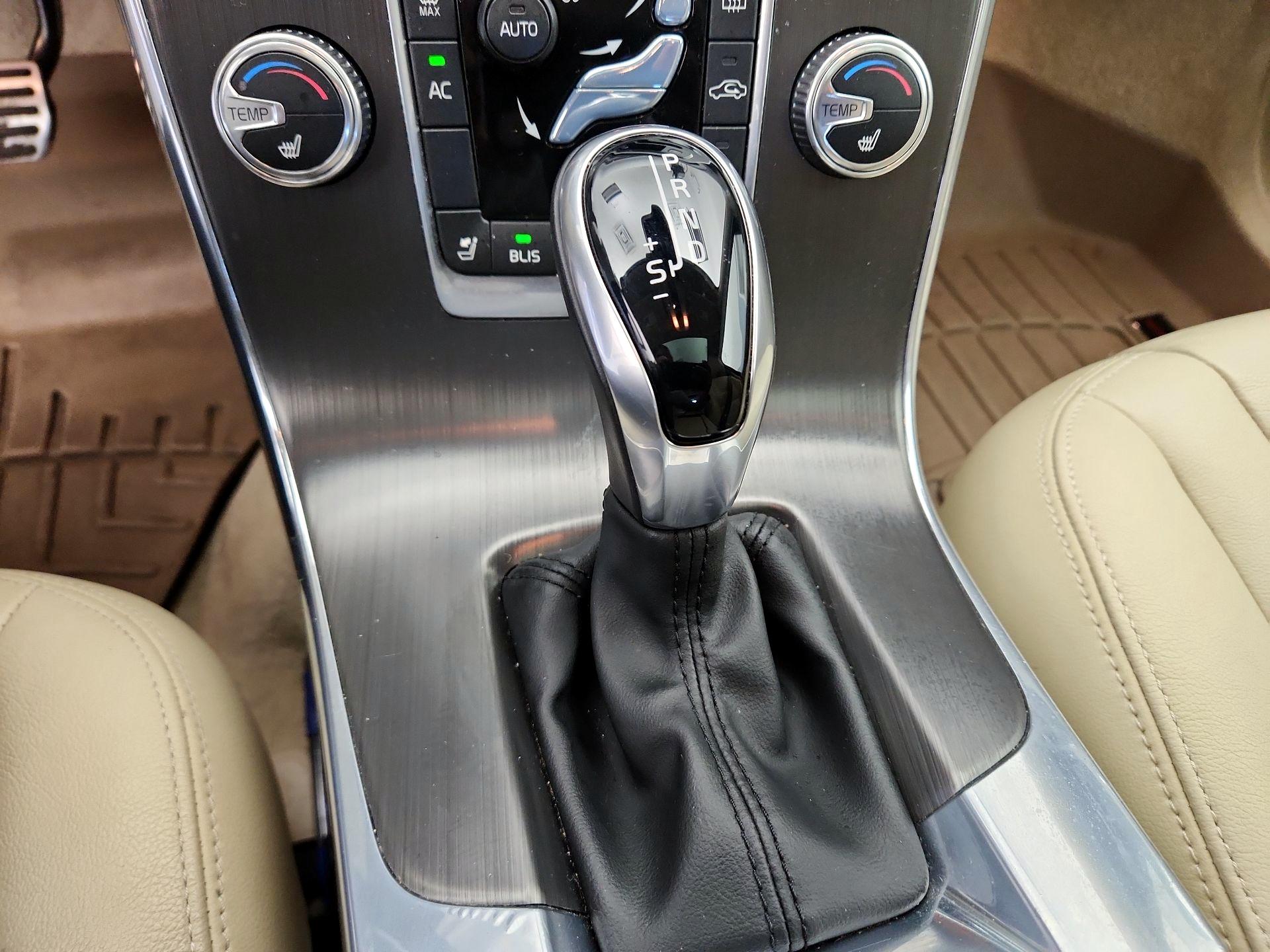 Thumbnail: 2015 Volvo S60 - 17