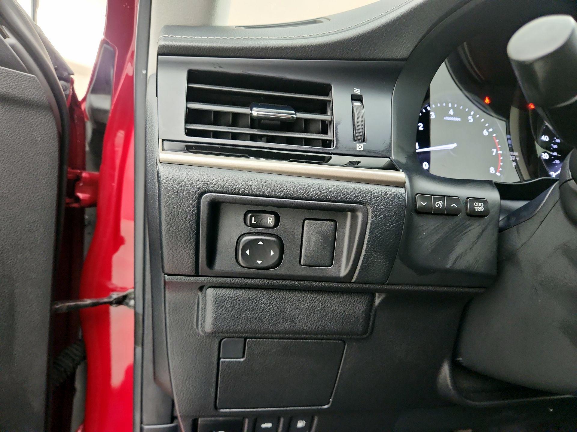 Thumbnail: 2014 Lexus ES - 13