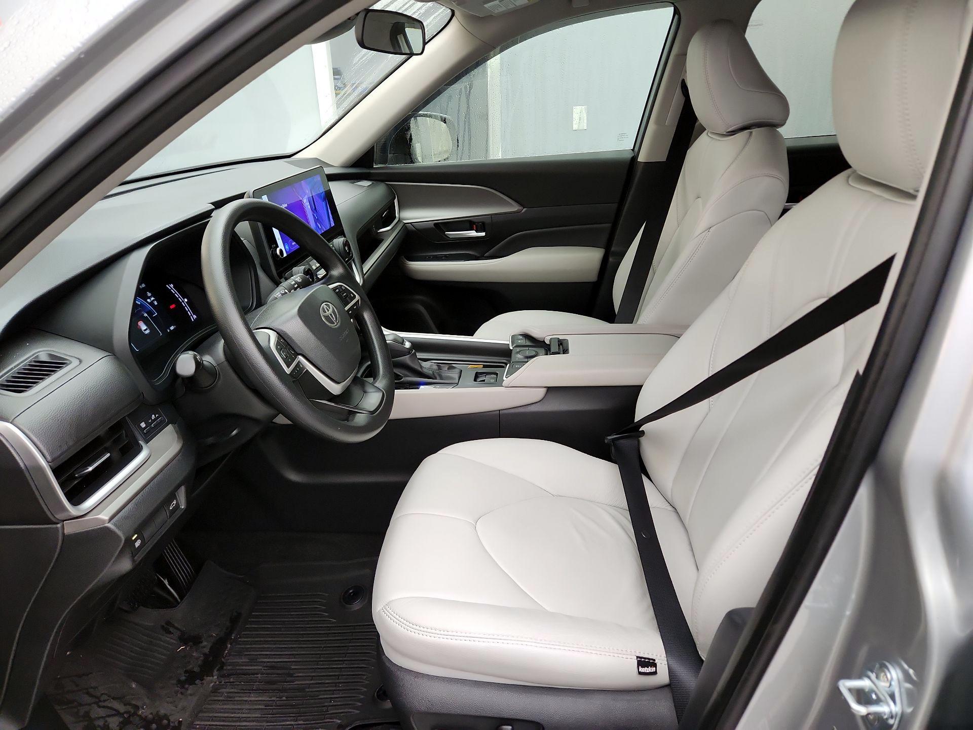 Thumbnail: 2025 Toyota Highlander - 11