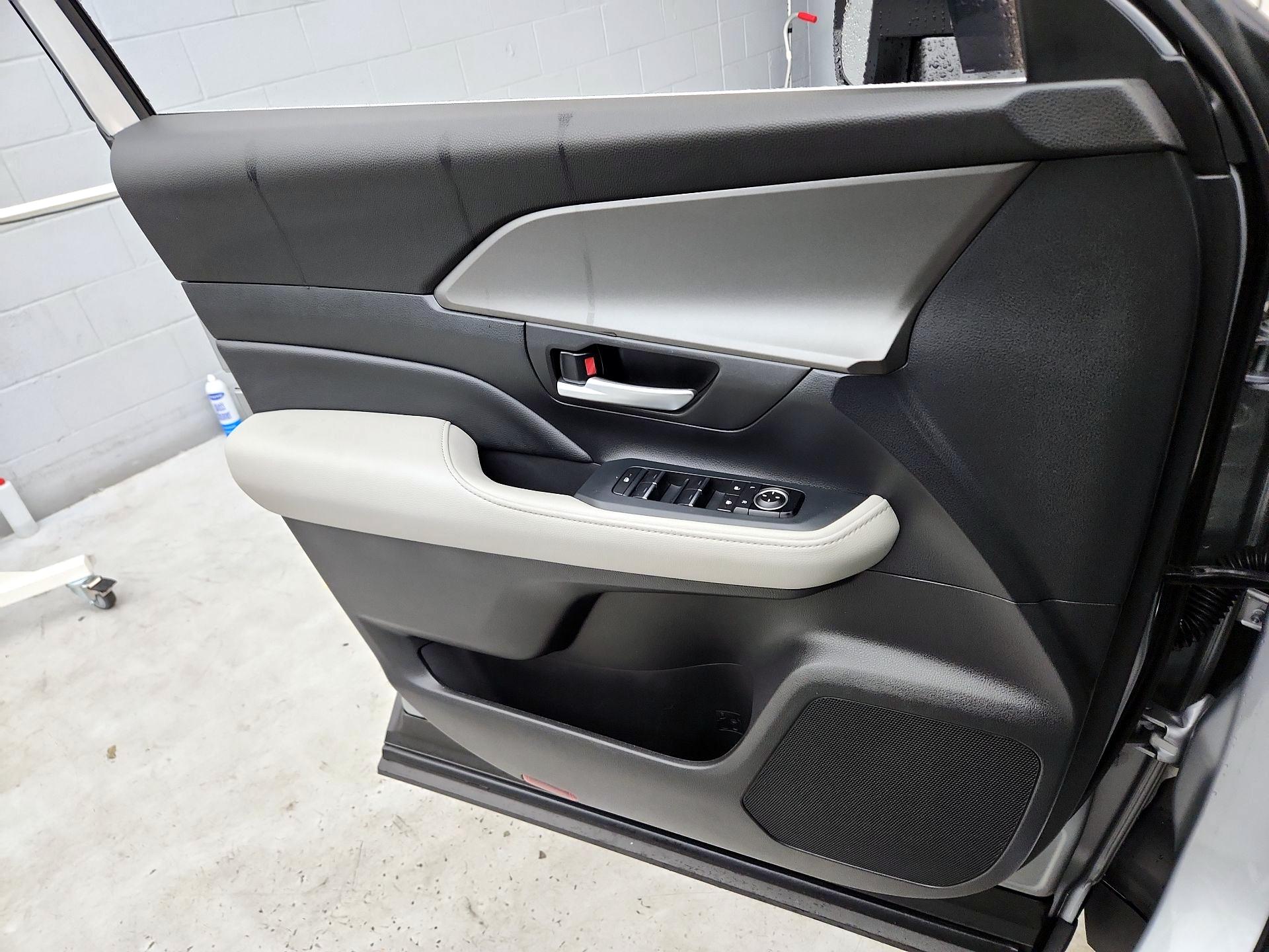 Thumbnail: 2025 Toyota Highlander - 12