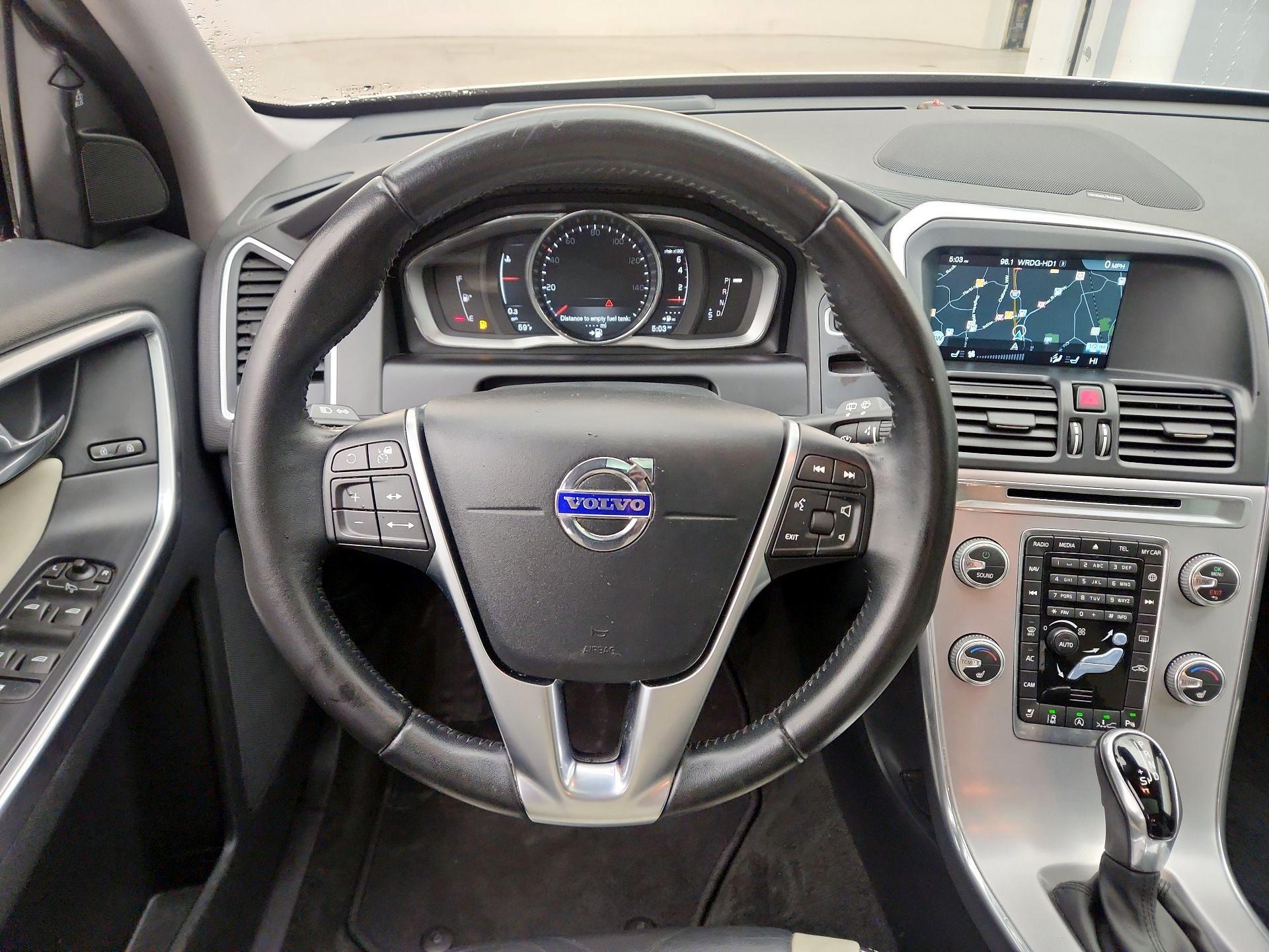 Thumbnail: 2017 Volvo XC60 - 10