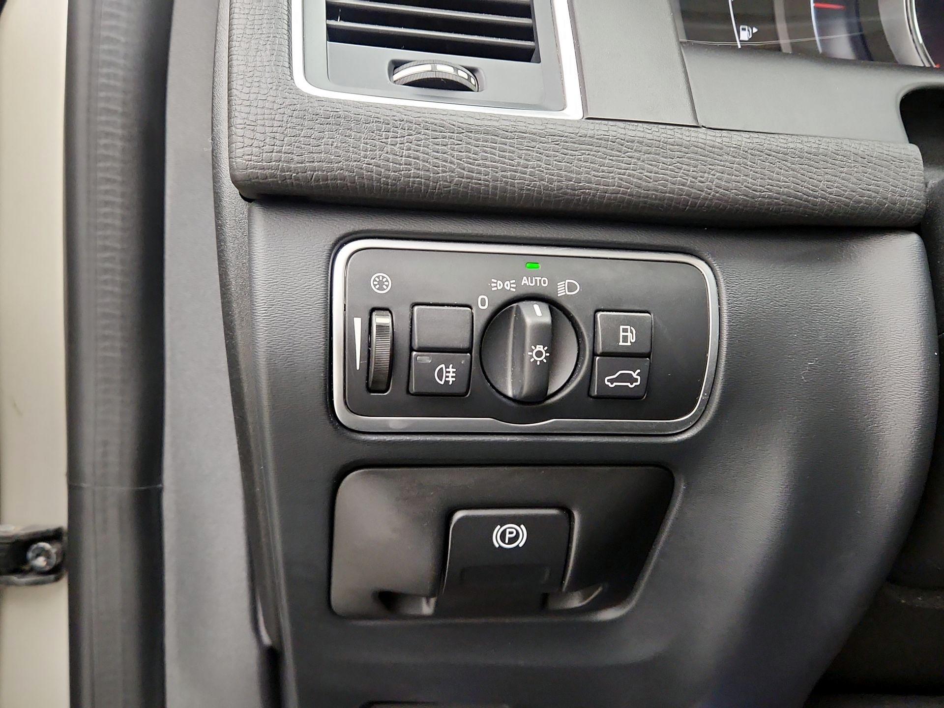 Thumbnail: 2017 Volvo XC60 - 13