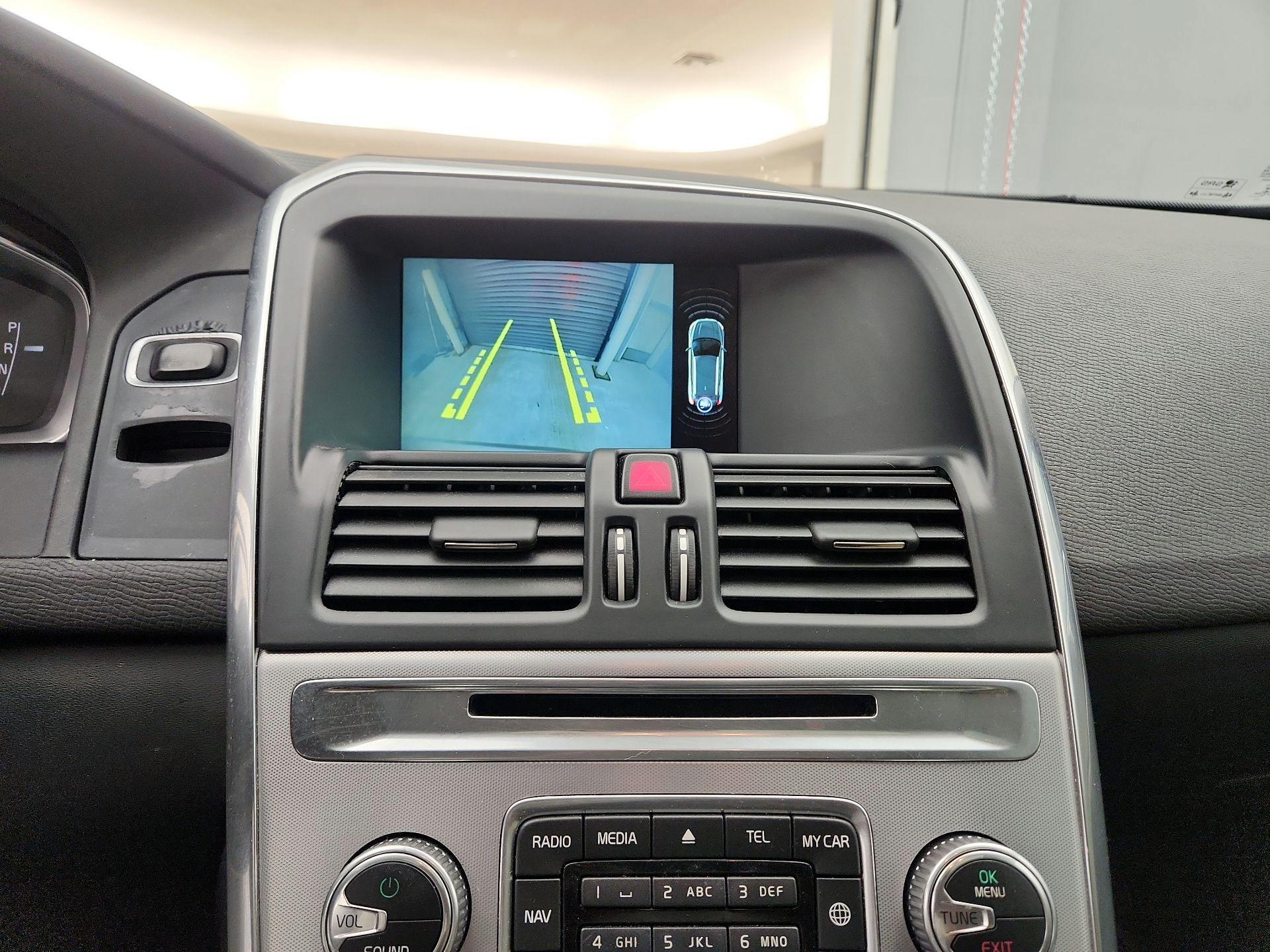 Thumbnail: 2017 Volvo XC60 - 15