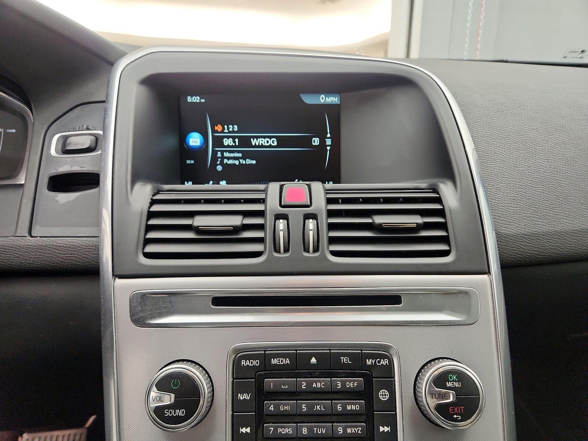 Thumbnail: 2017 Volvo XC60 - 16