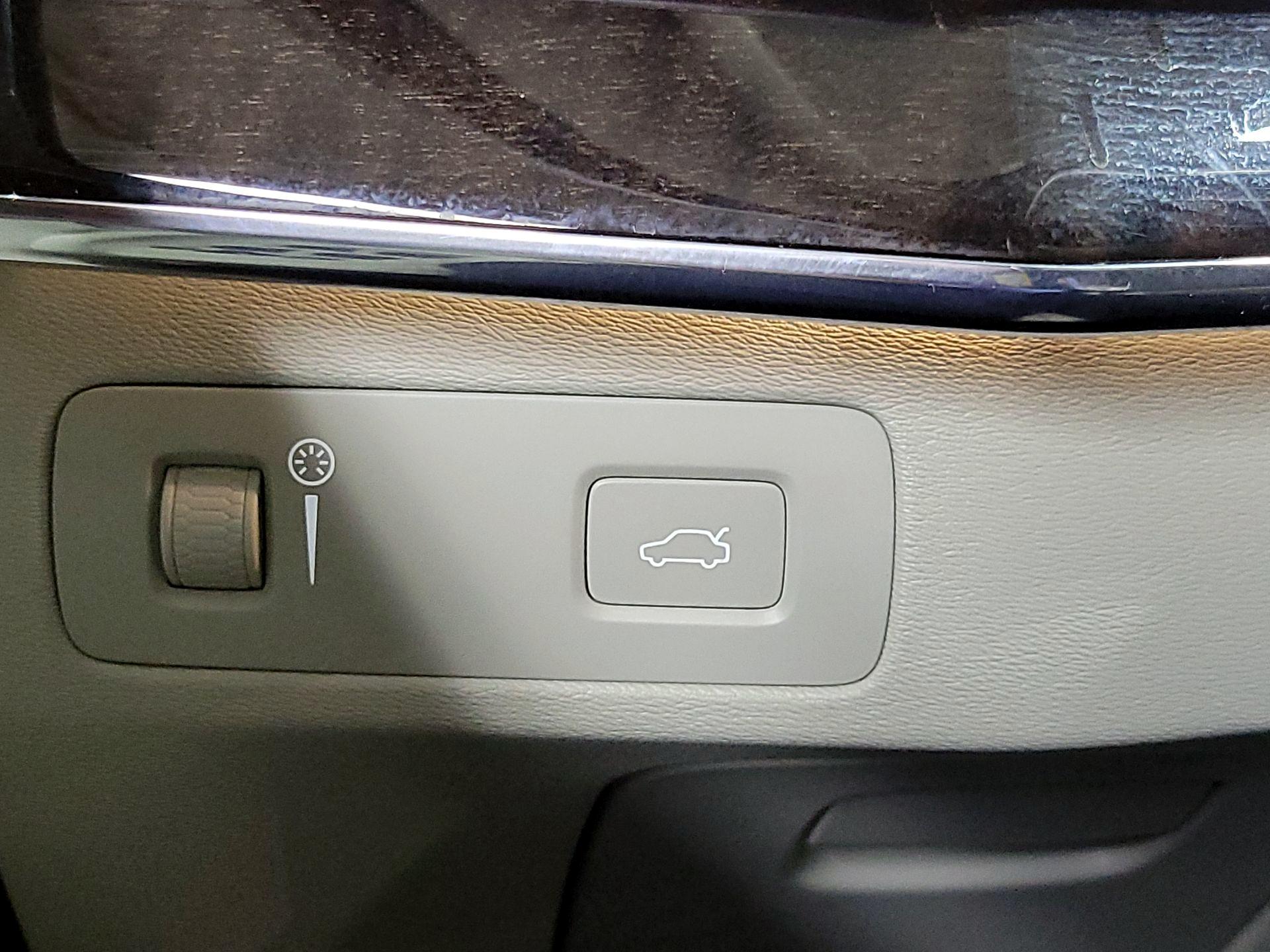 Thumbnail: 2017 Volvo XC90 - 13