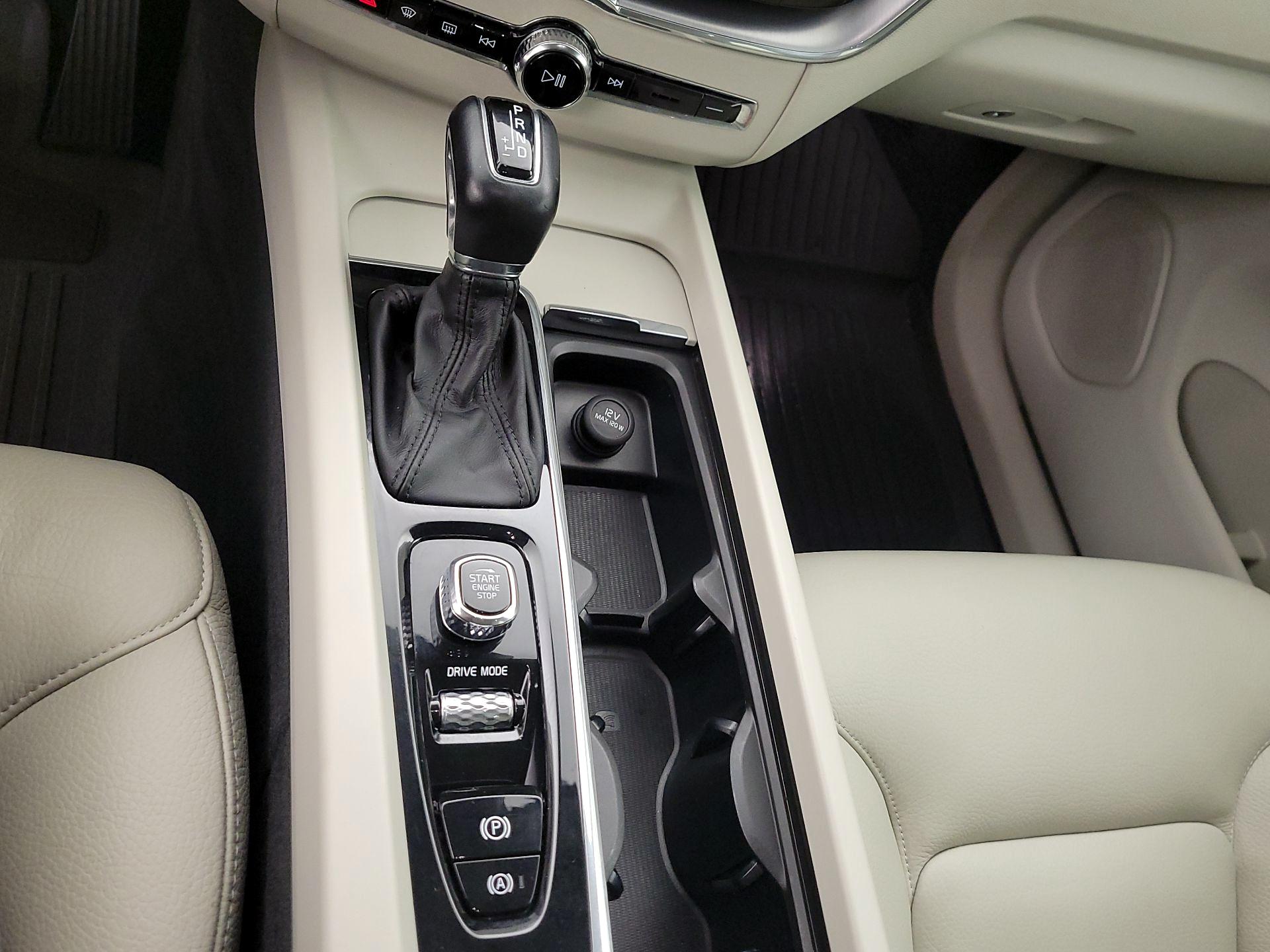 Thumbnail: 2019 Volvo XC60 - 18