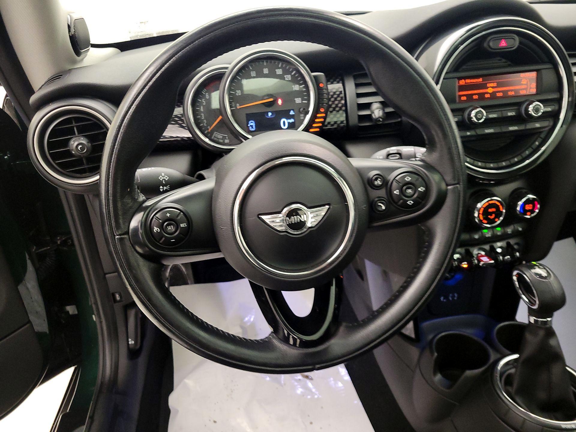 Thumbnail: 2015 MINI Cooper Hardtop - 10
