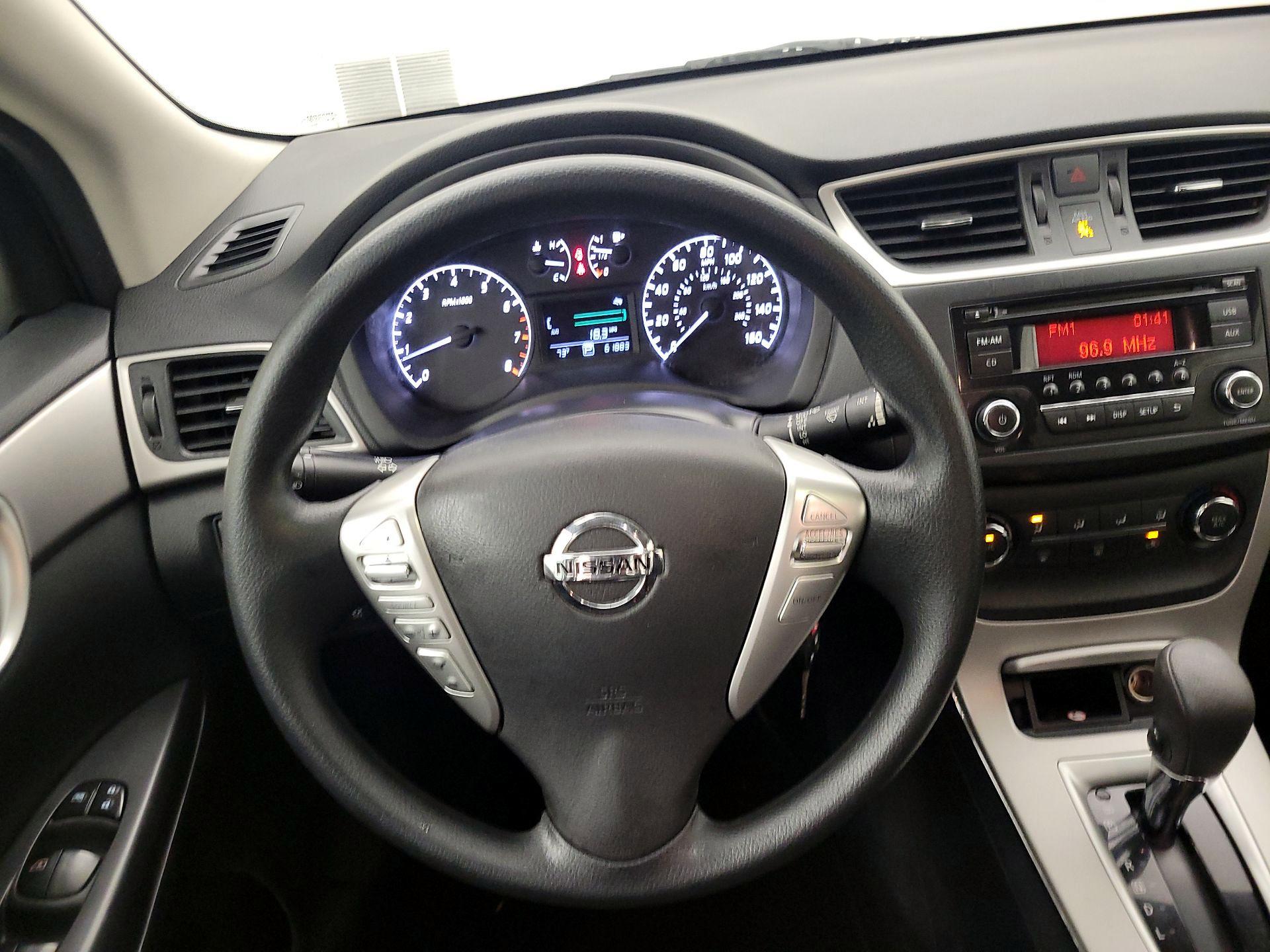 Thumbnail: 2015 Nissan Sentra - 10