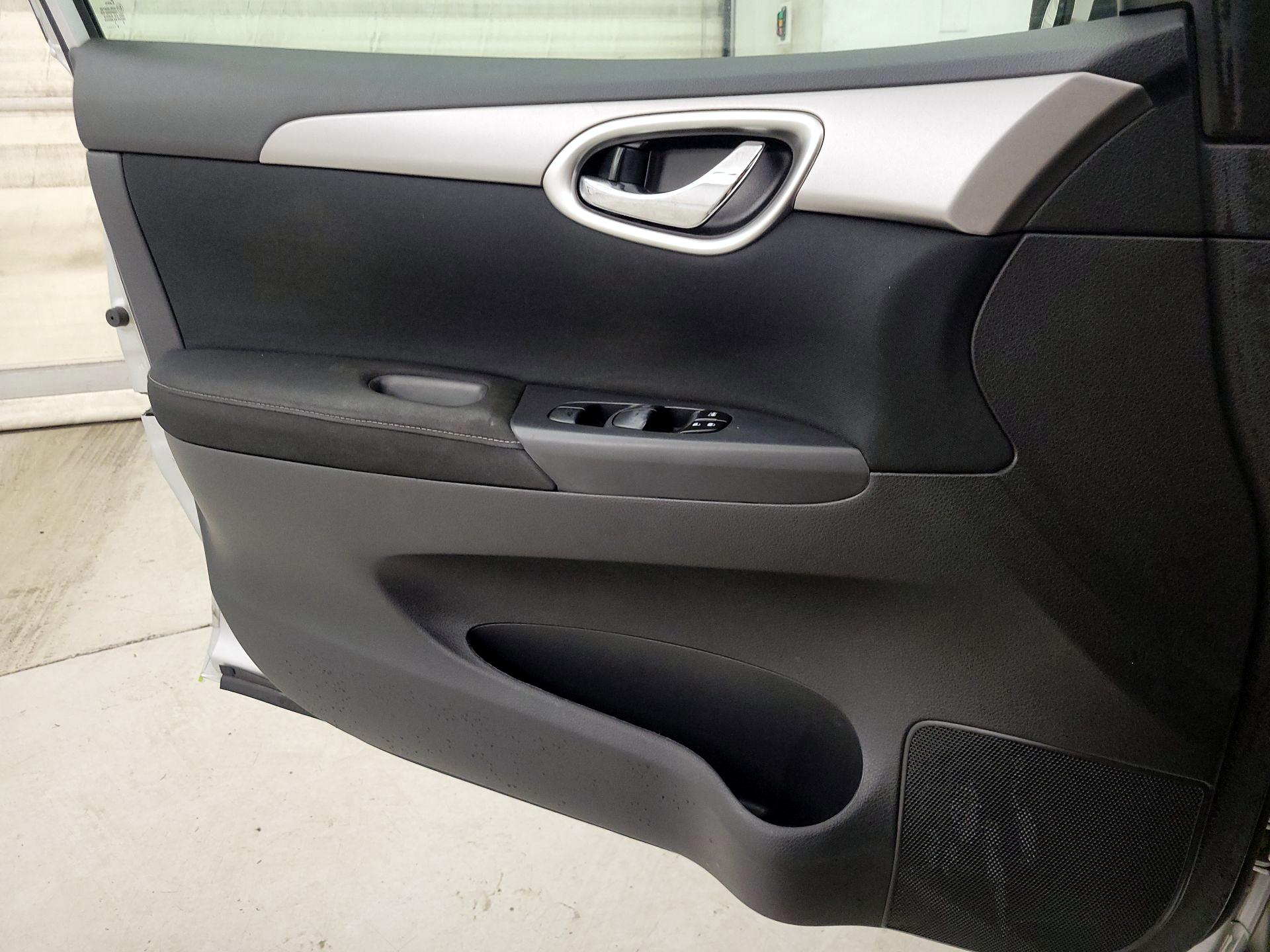 Thumbnail: 2015 Nissan Sentra - 12