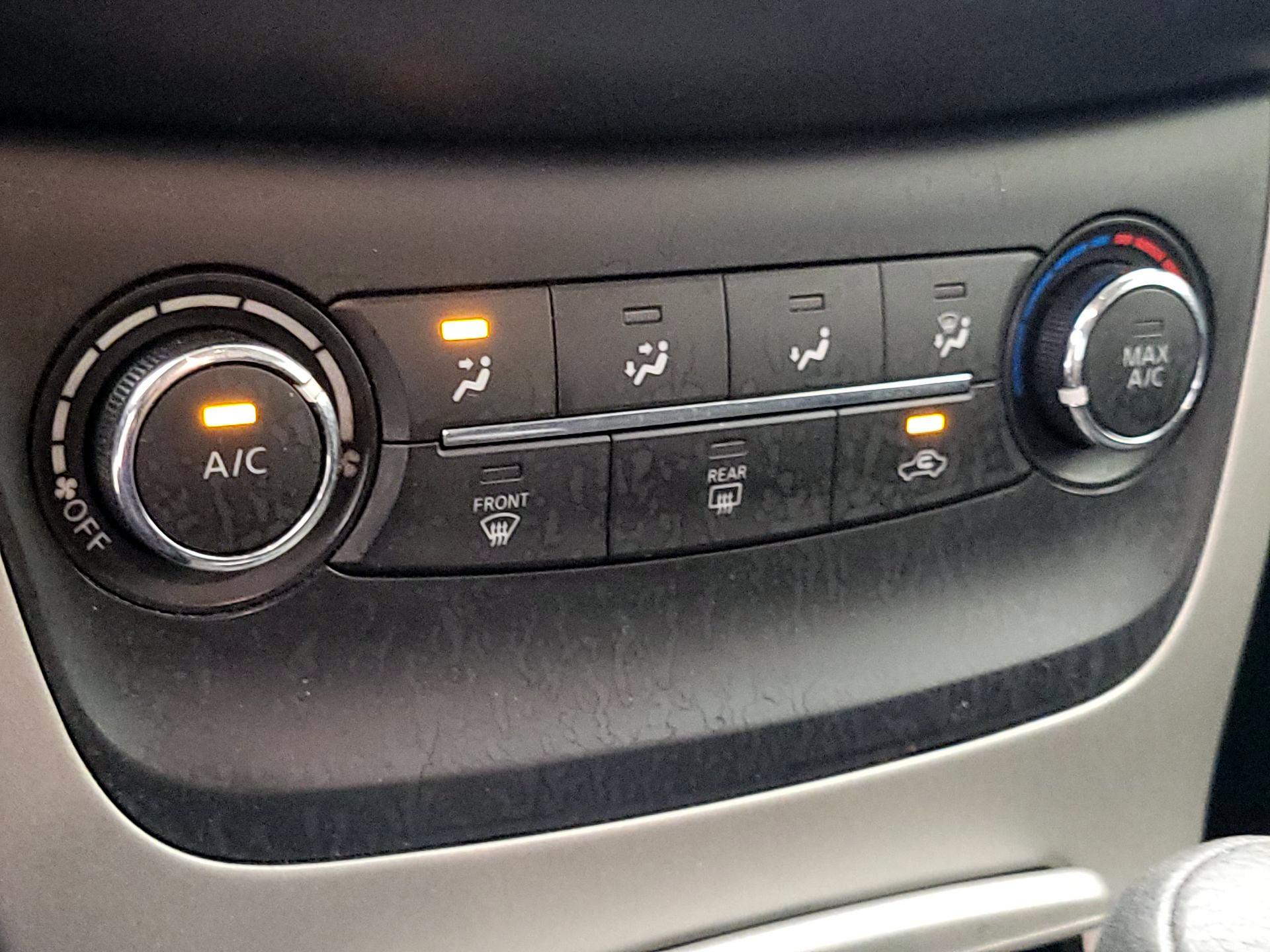 Thumbnail: 2015 Nissan Sentra - 15