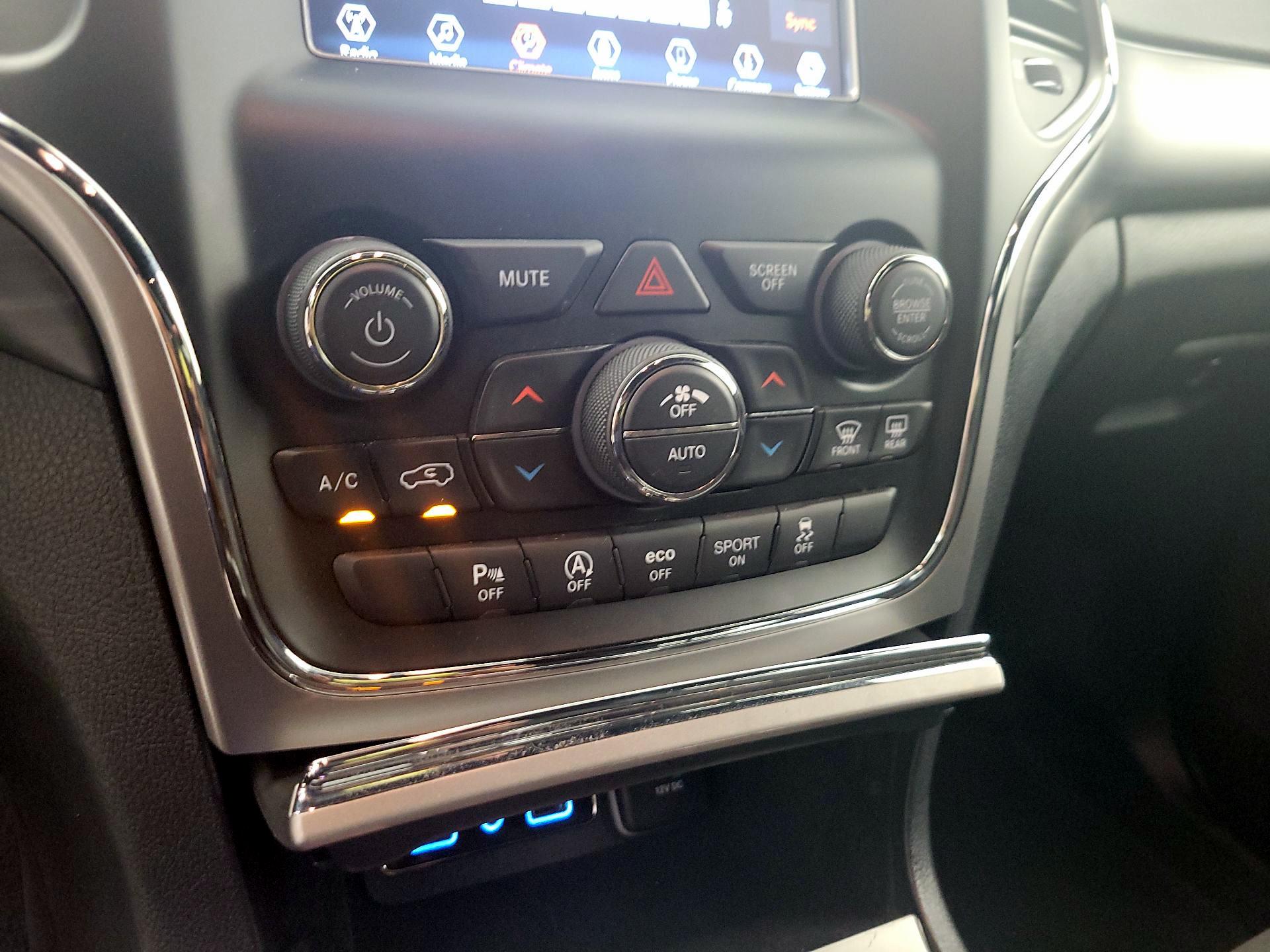Thumbnail: 2020 Jeep Grand Cherokee - 16