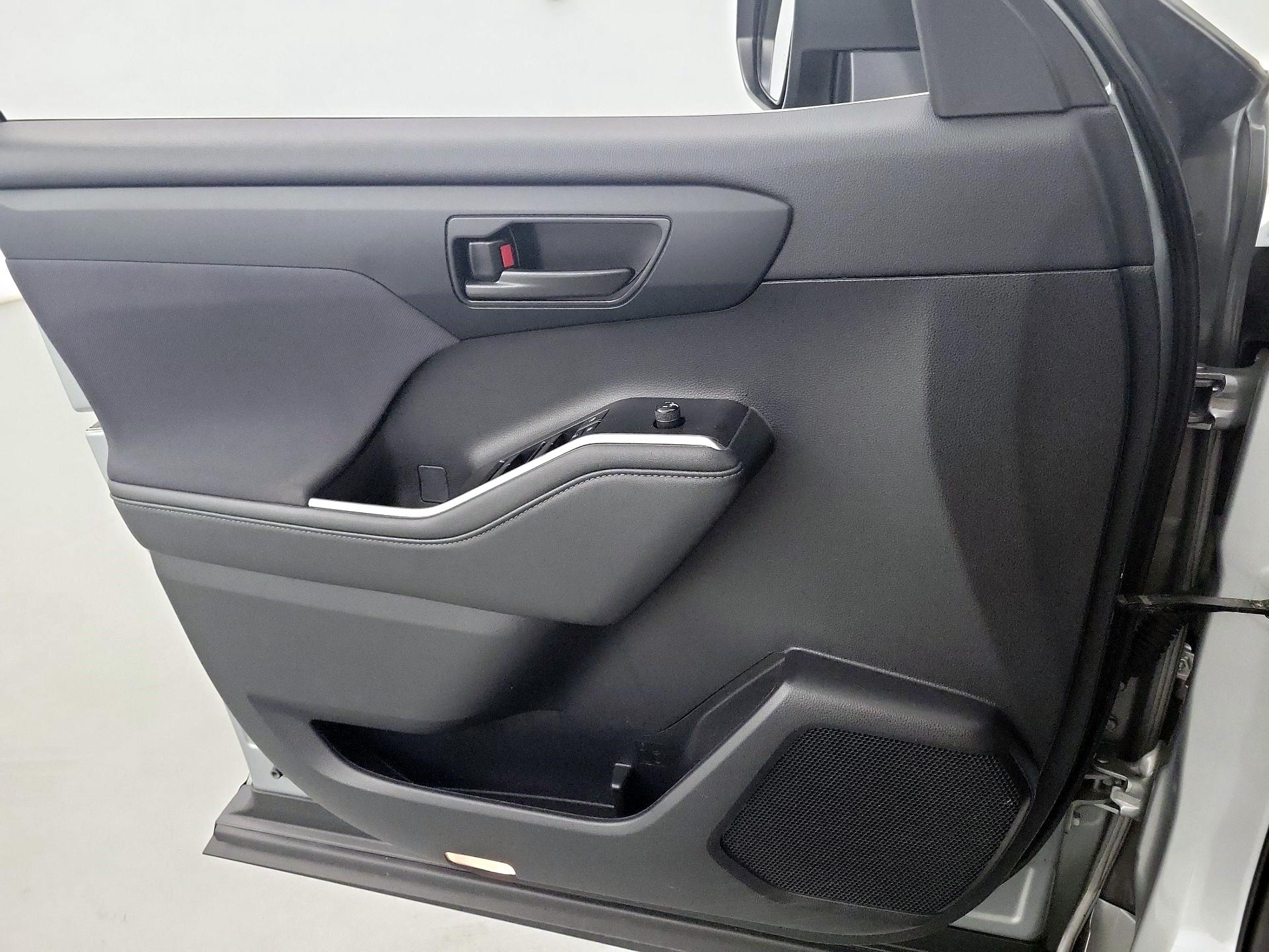 Thumbnail: 2021 Toyota Highlander - 10
