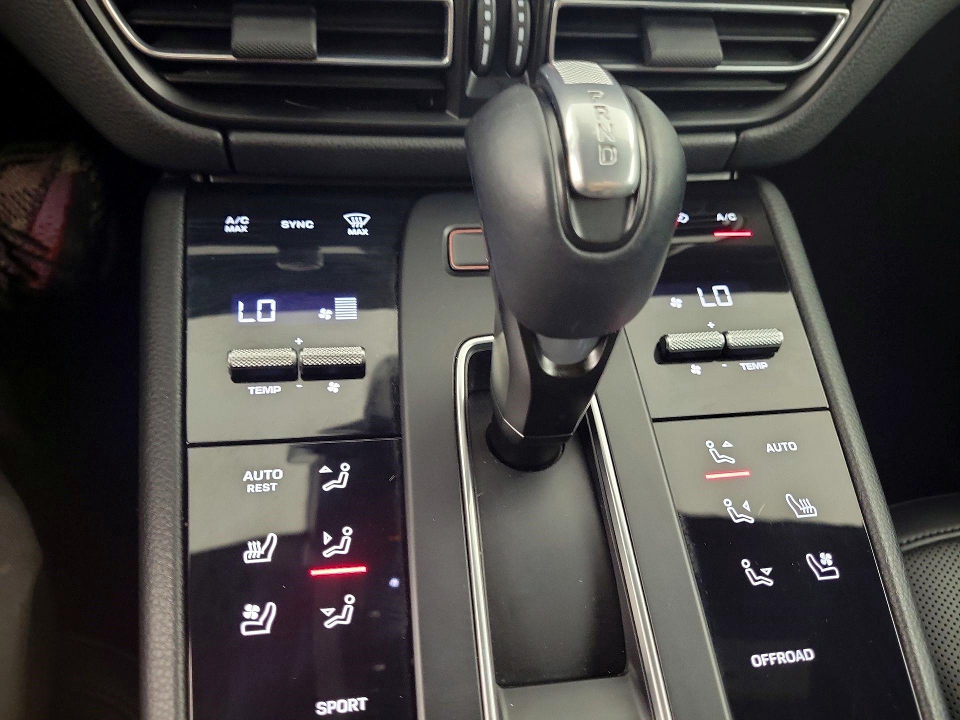 Thumbnail: 2022 Porsche Macan - 15