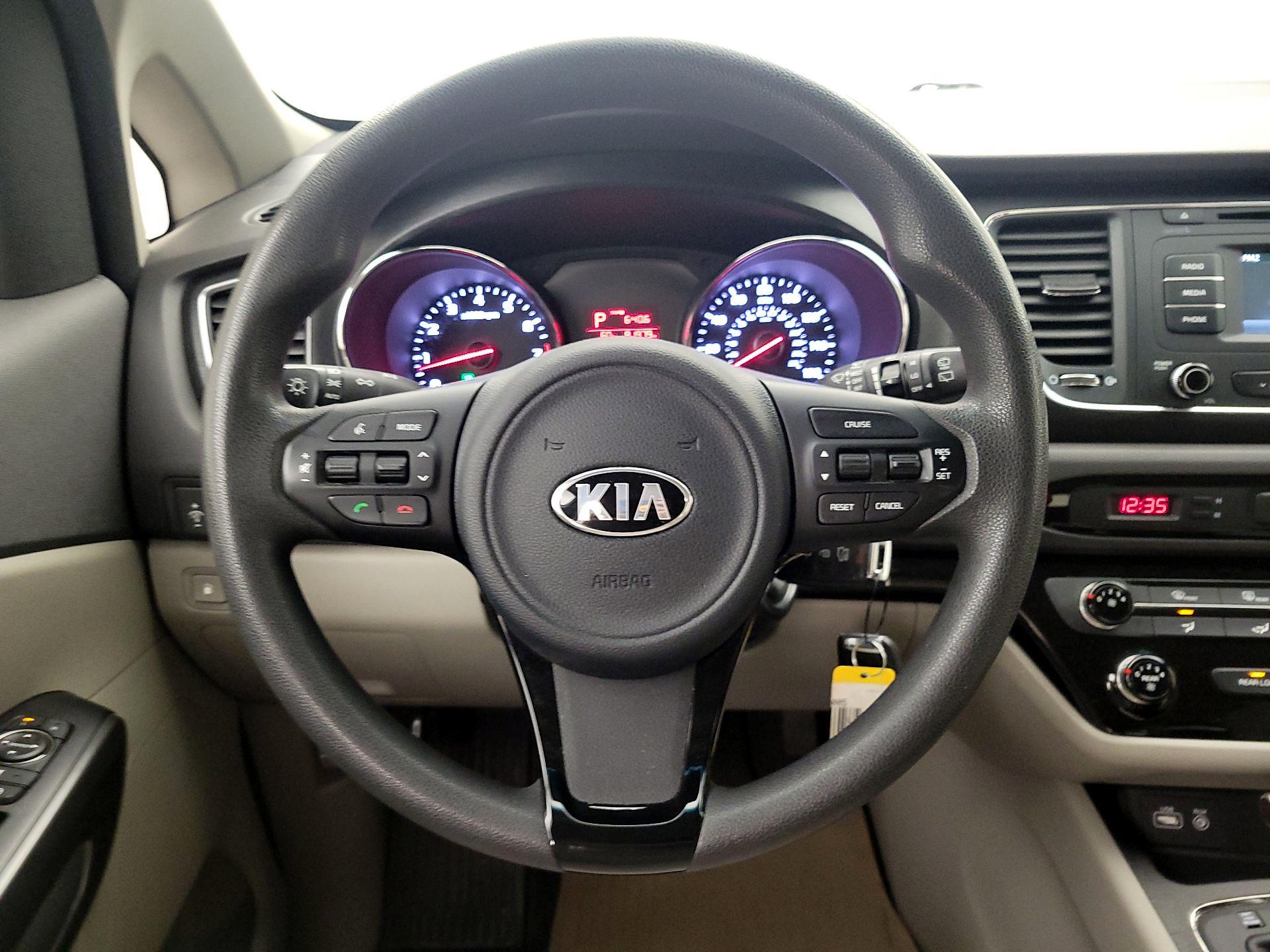 Thumbnail: 2016 Kia Sedona - 10