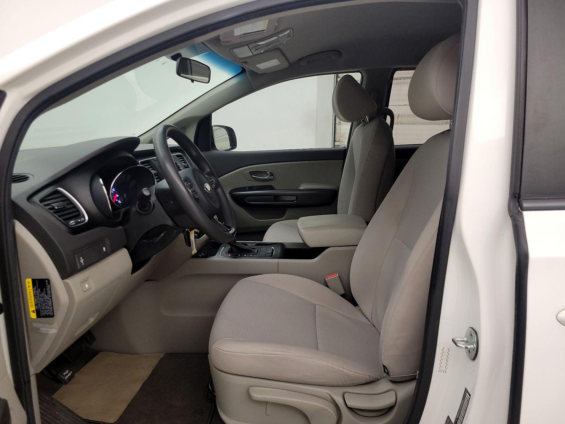 Thumbnail: 2016 Kia Sedona - 11