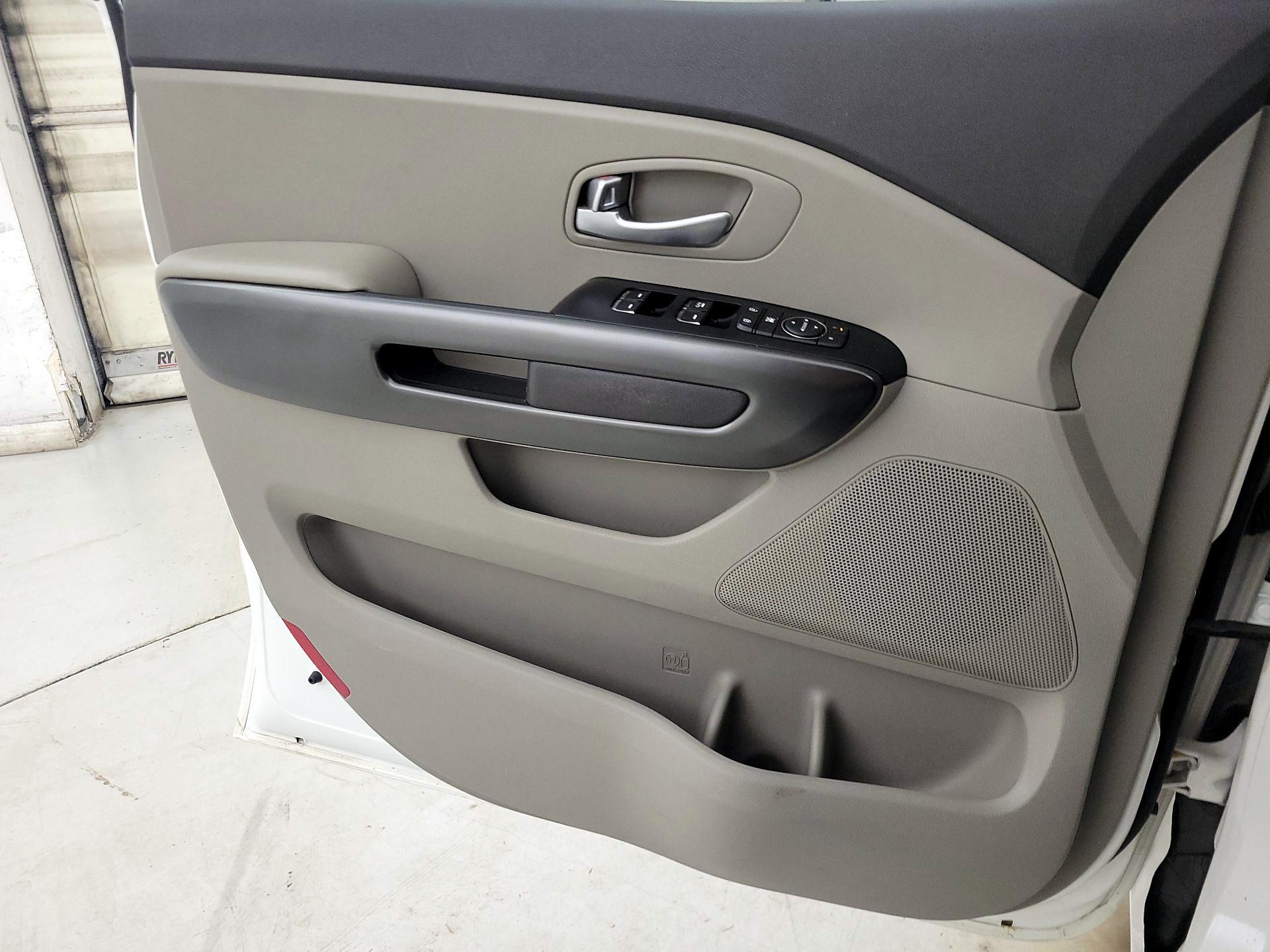 Thumbnail: 2016 Kia Sedona - 12