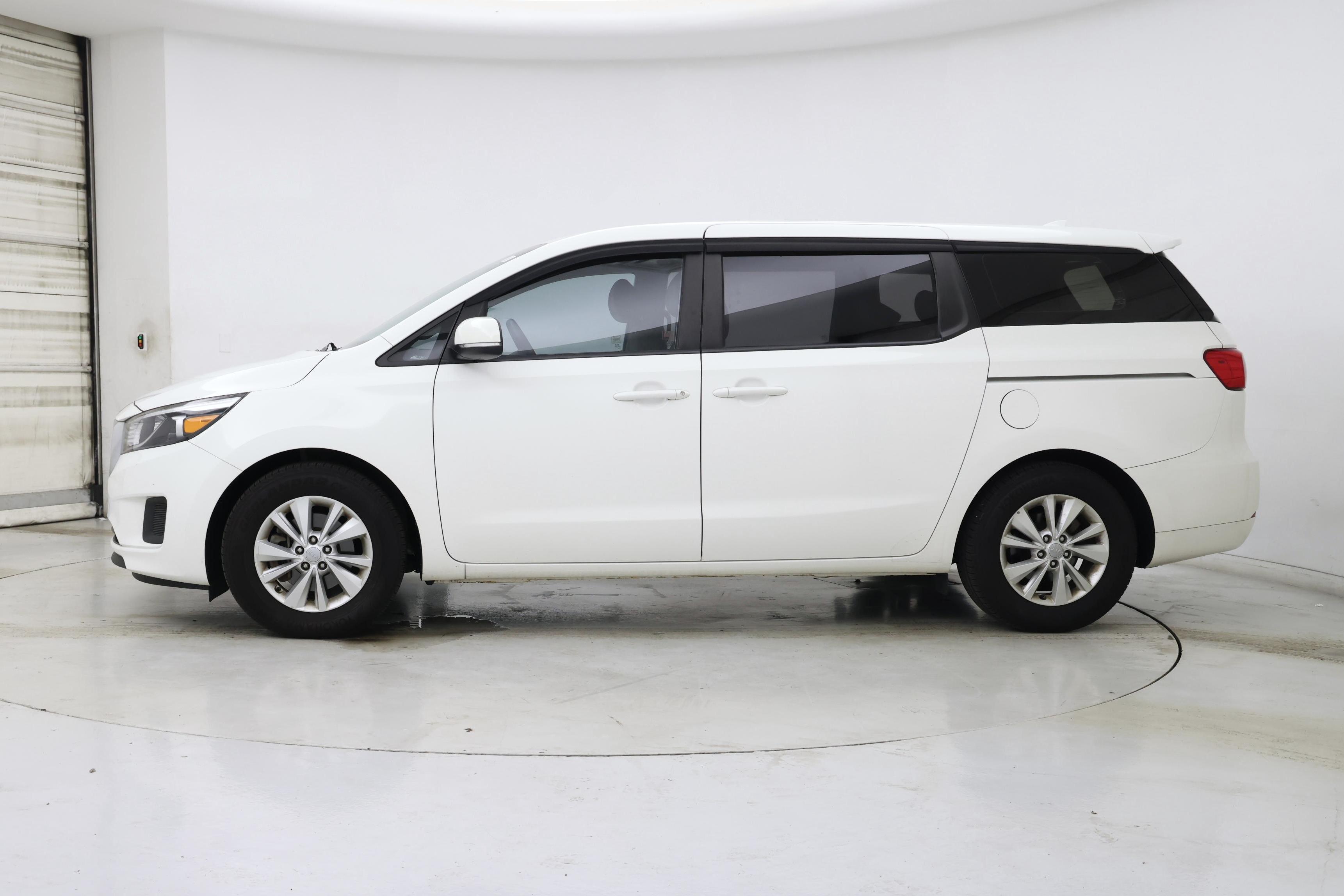Thumbnail: 2016 Kia Sedona - 3
